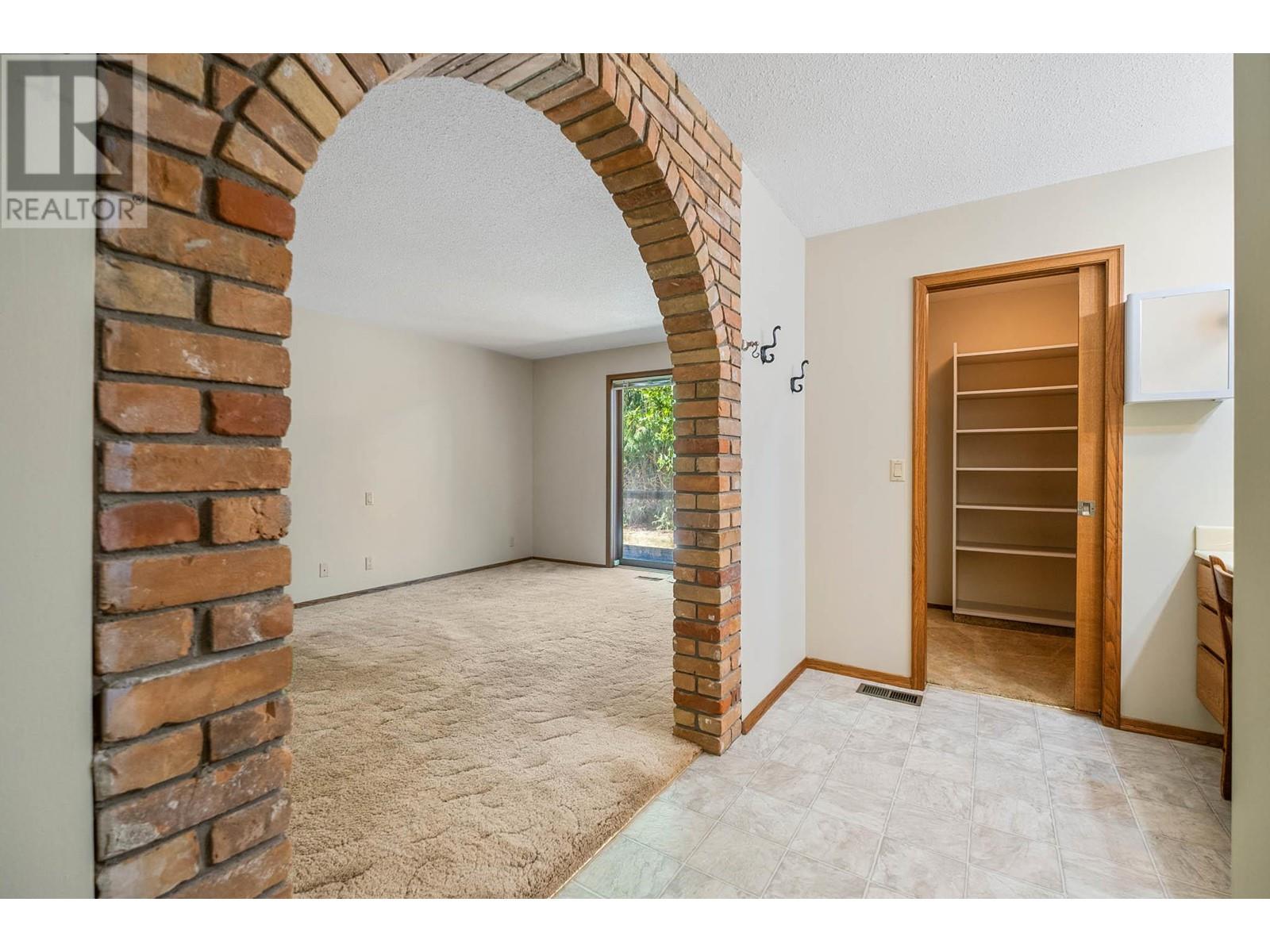 4977 Elliott Avenue, Peachland