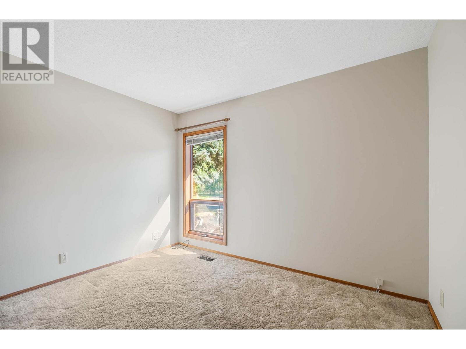 4977 Elliott Avenue, Peachland