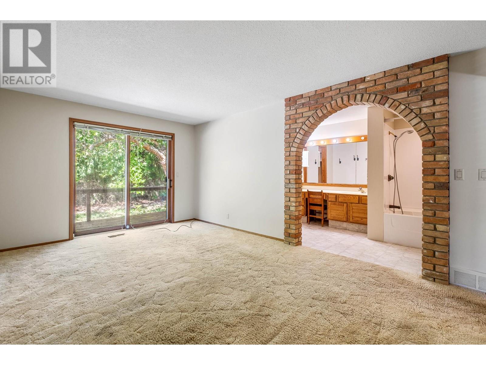 4977 Elliott Avenue, Peachland