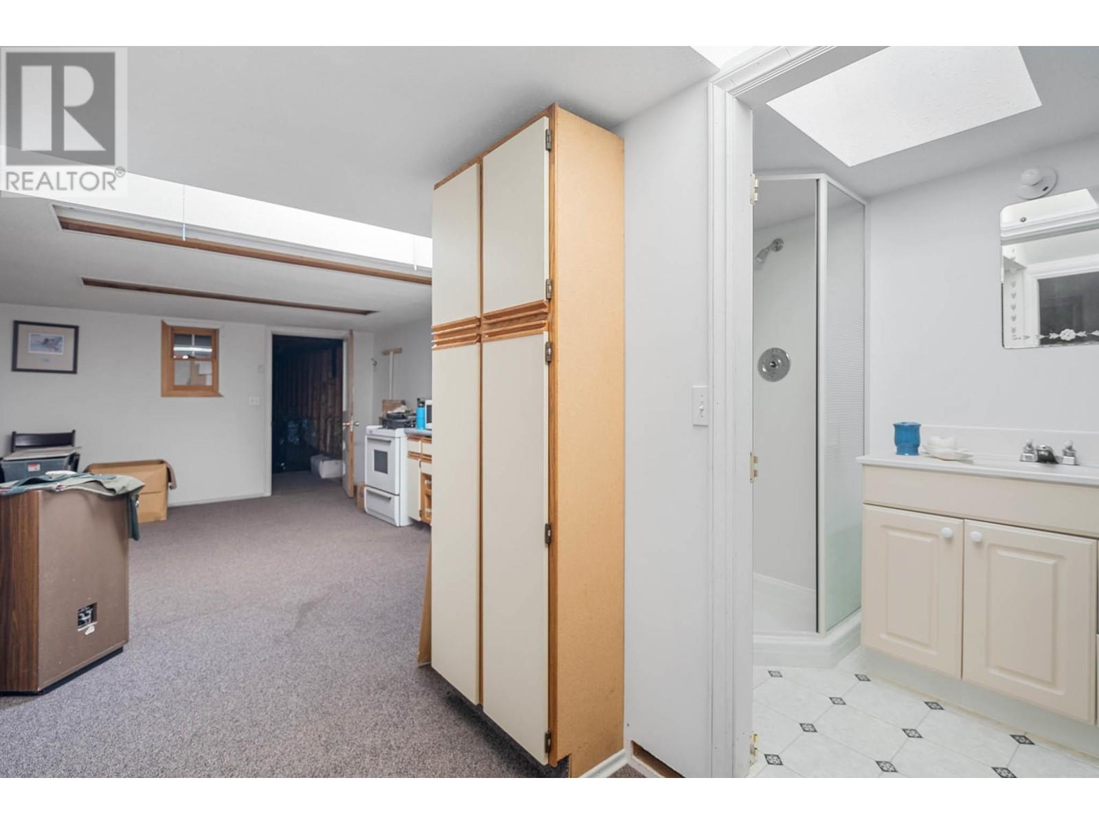 4977 Elliott Avenue, Peachland