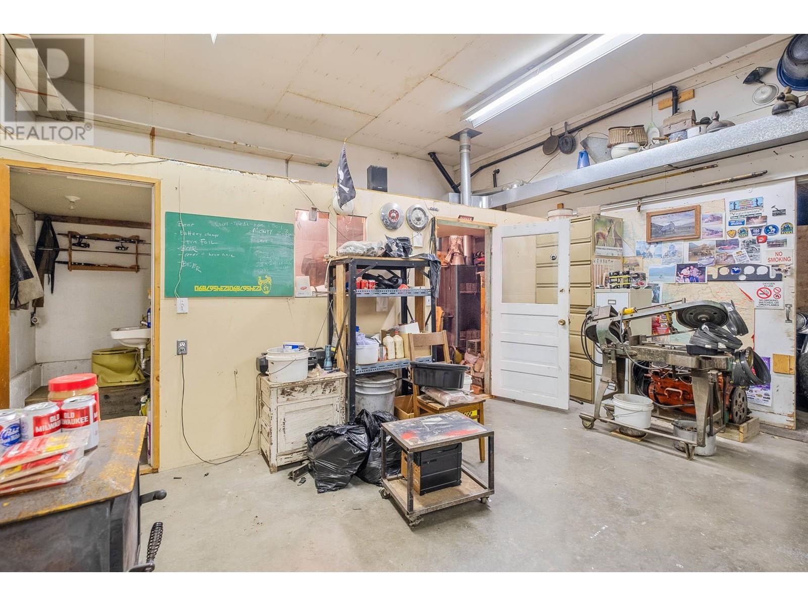 4977 Elliott Avenue, Peachland