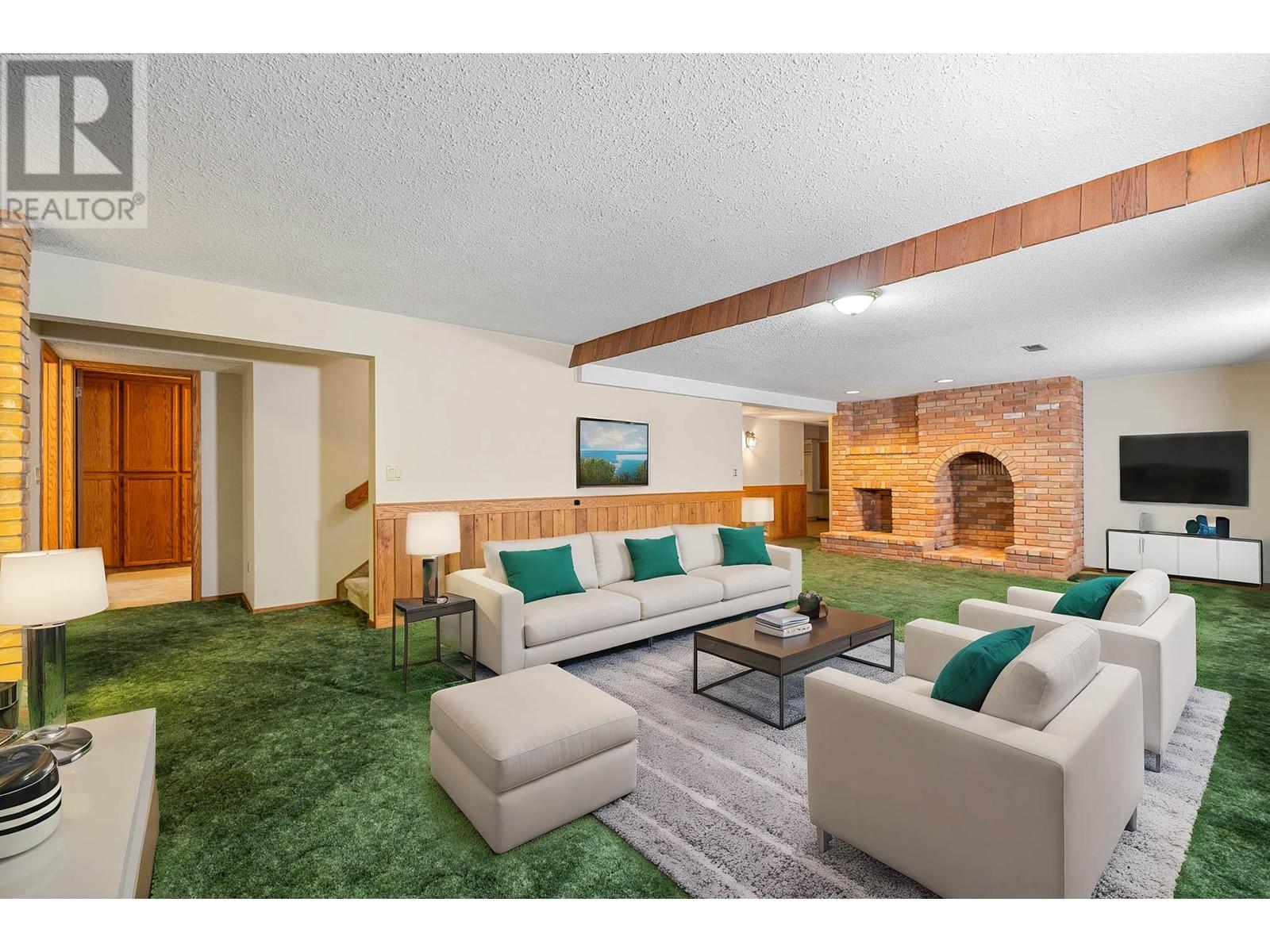 4977 Elliott Avenue, Peachland