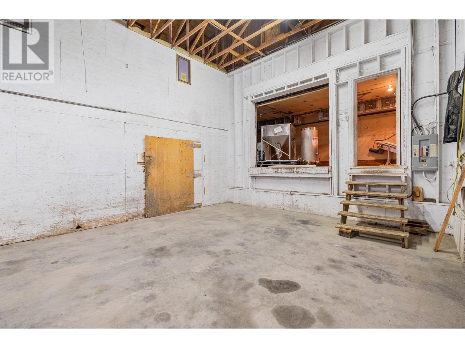 4977 Elliott Avenue, Peachland