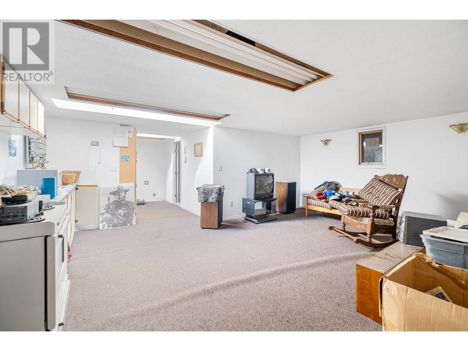 4977 Elliott Avenue, Peachland