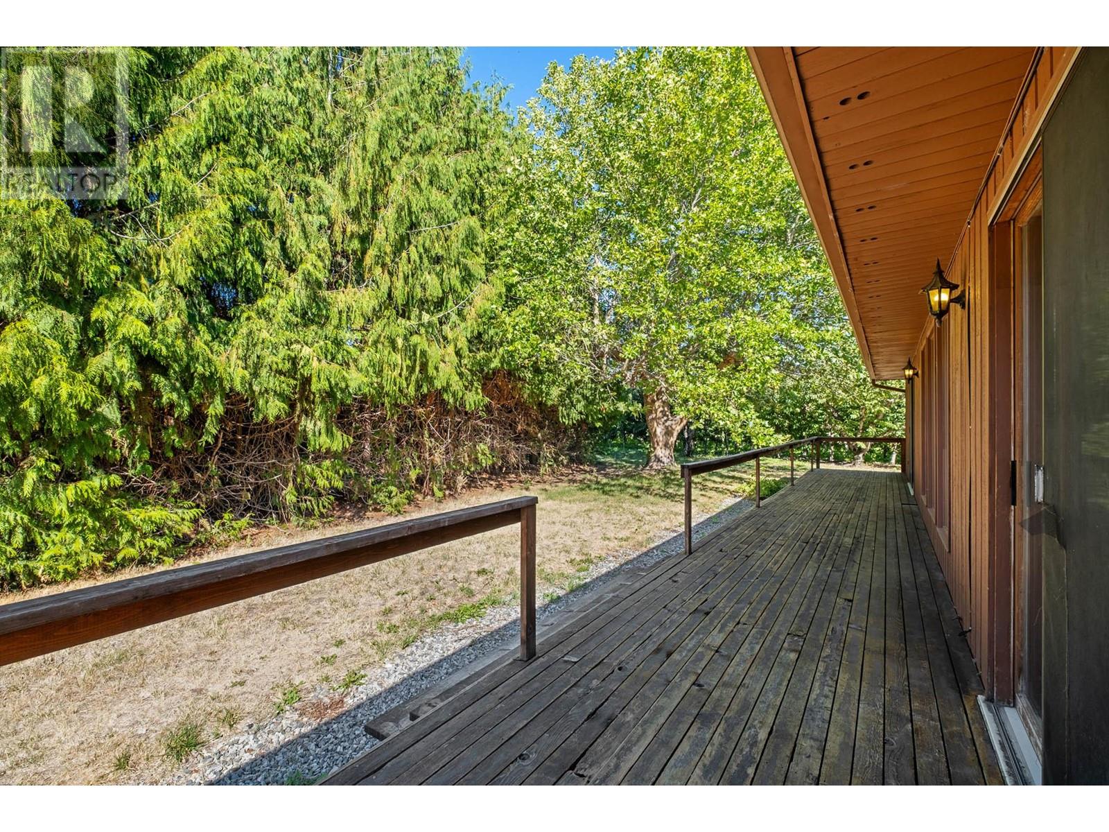 4977 Elliott Avenue, Peachland