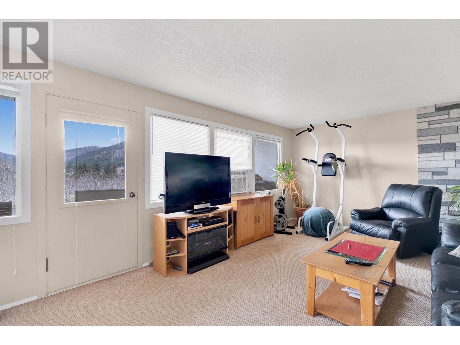 5028 Elliott Avenue, Peachland