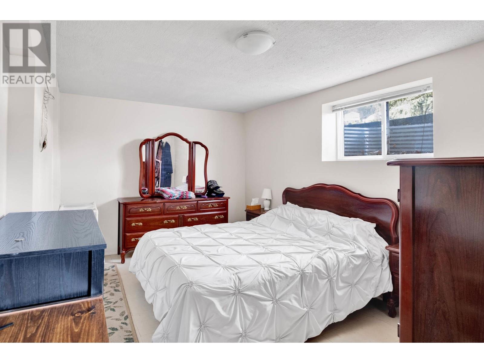 5028 Elliott Avenue, Peachland