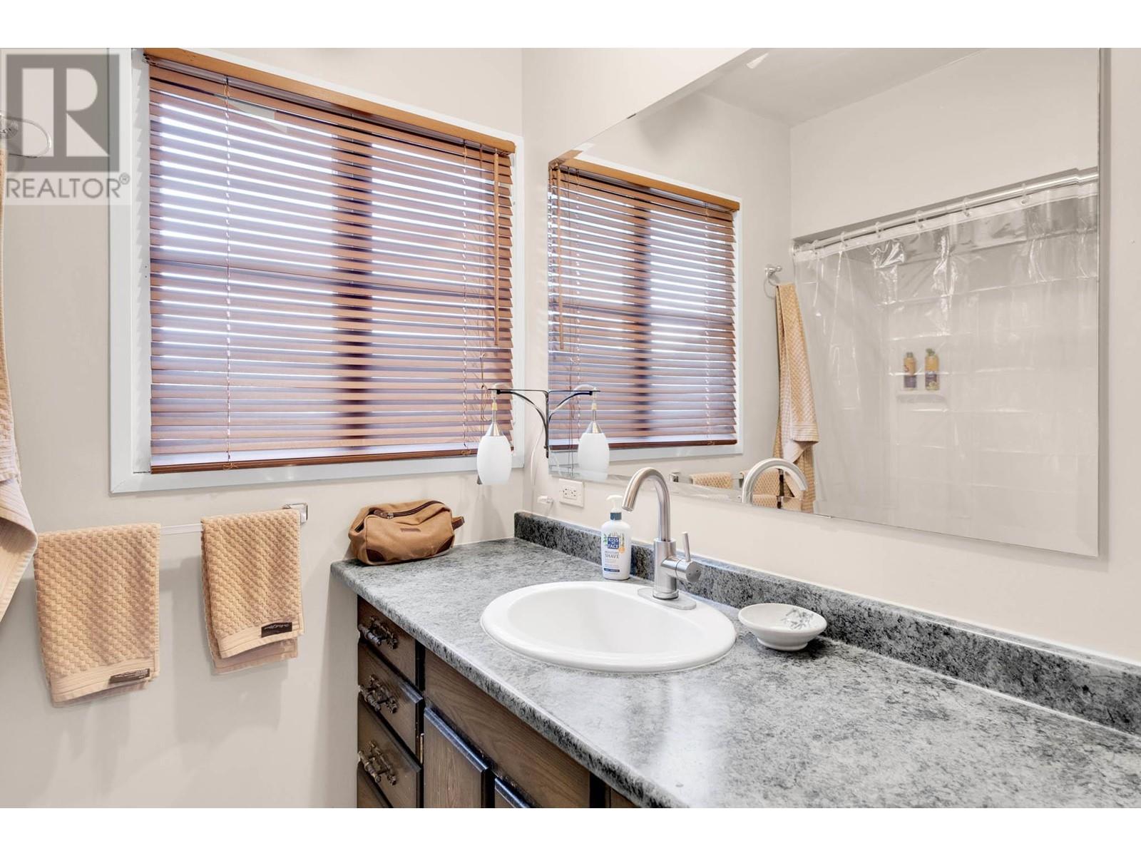 5028 Elliott Avenue, Peachland