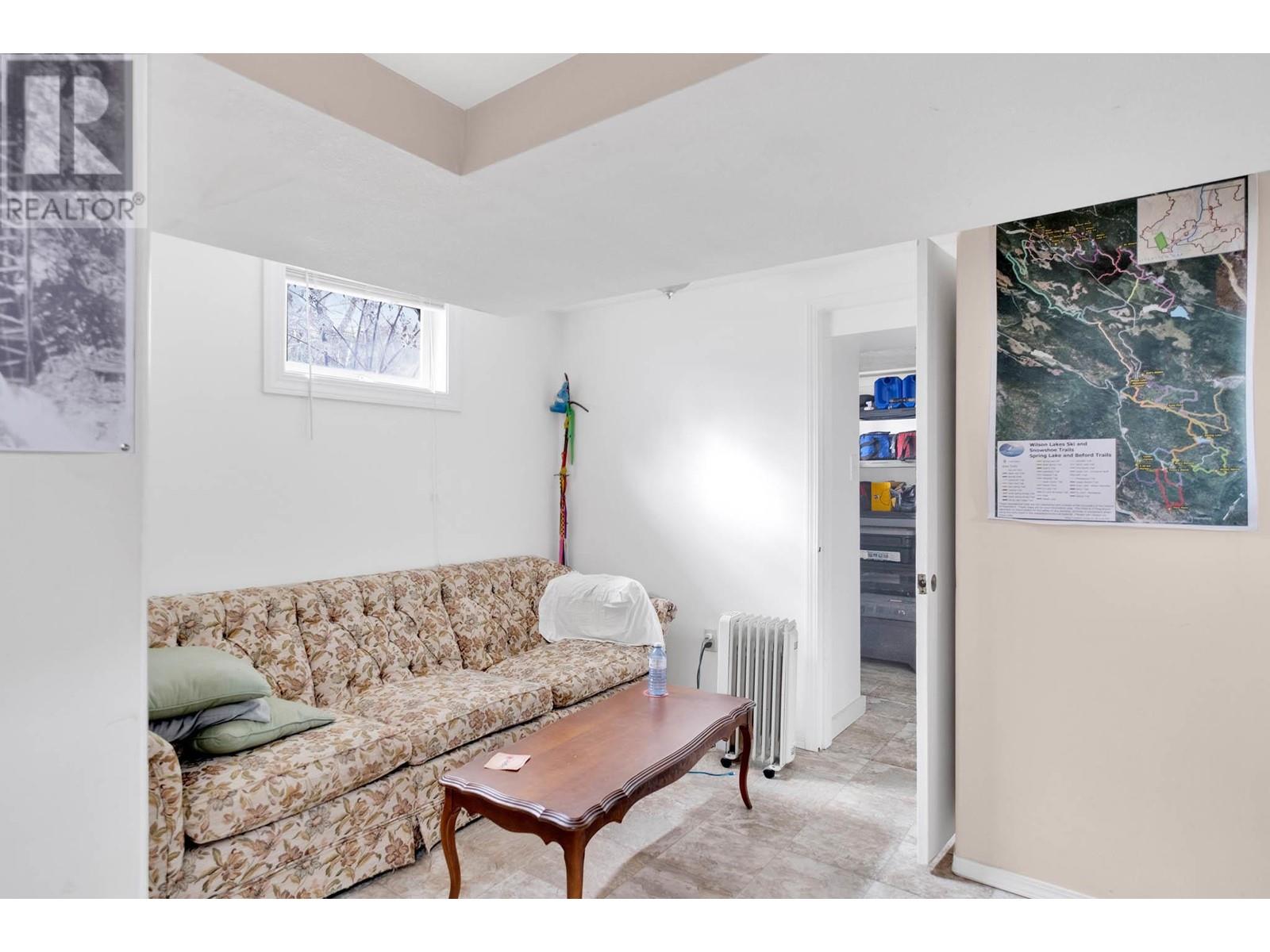 5028 Elliott Avenue, Peachland