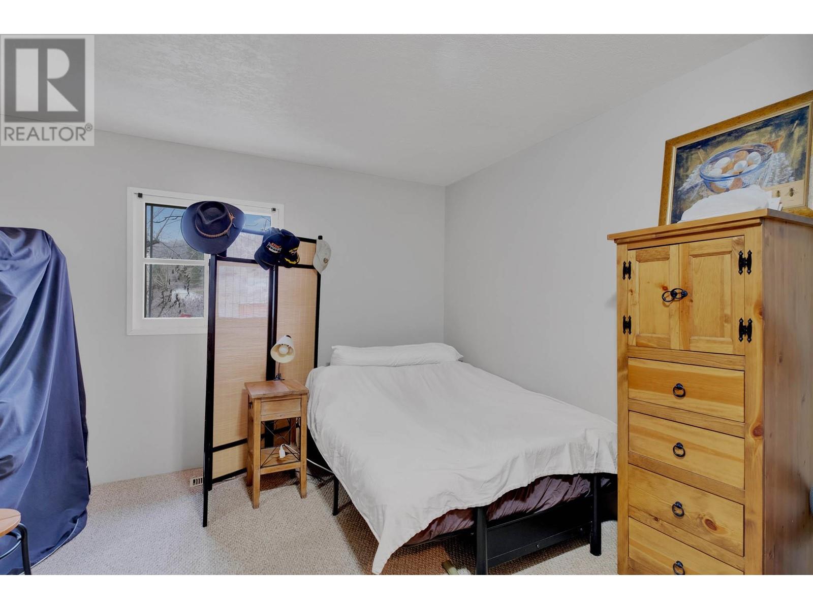 5028 Elliott Avenue, Peachland