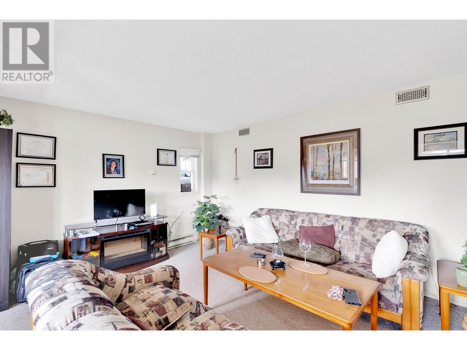 5028 Elliott Avenue, Peachland