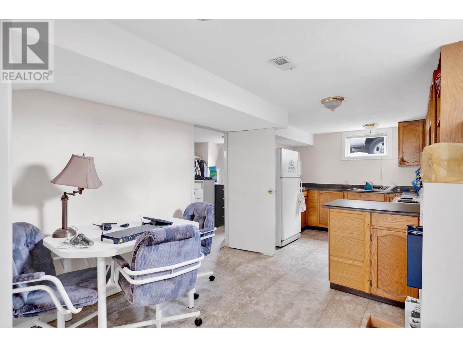 5028 Elliott Avenue, Peachland