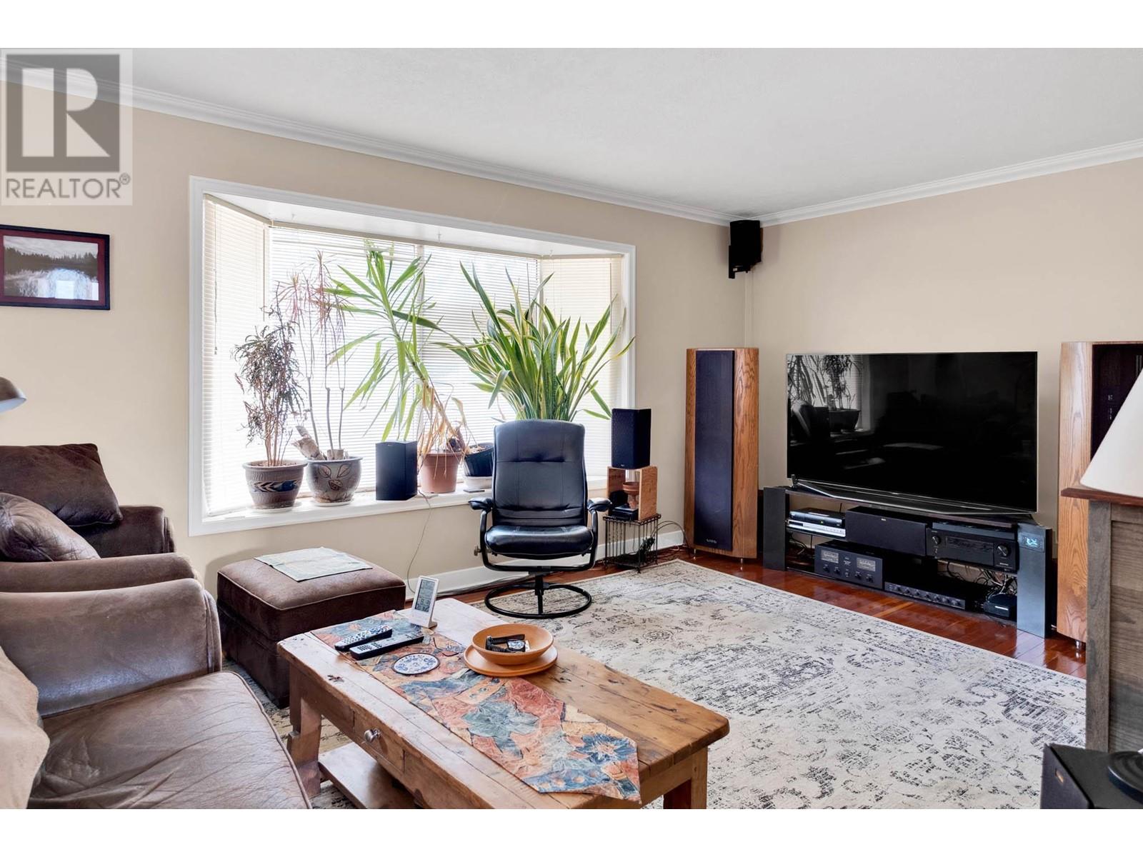 5028 Elliott Avenue, Peachland