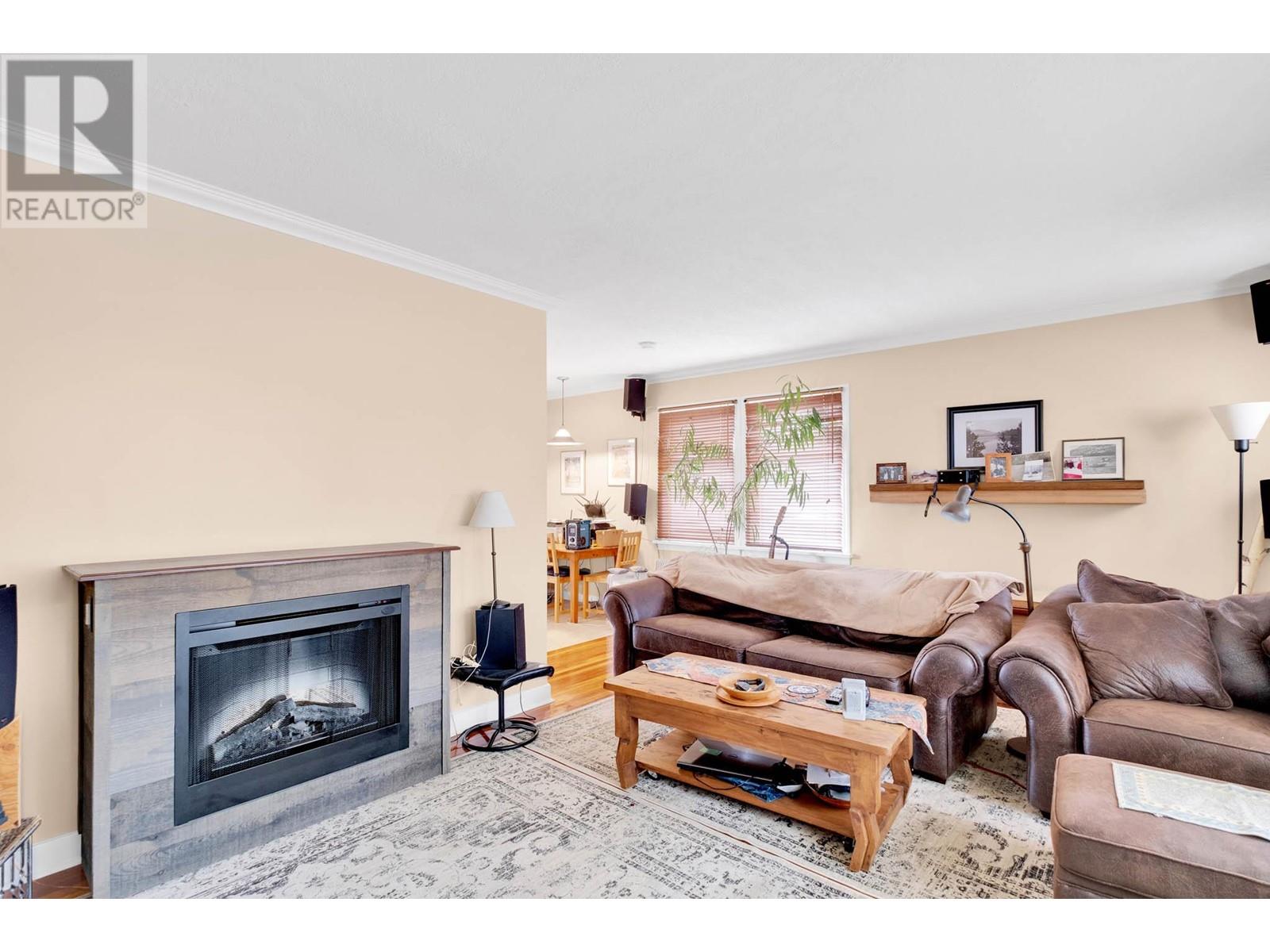 5028 Elliott Avenue, Peachland
