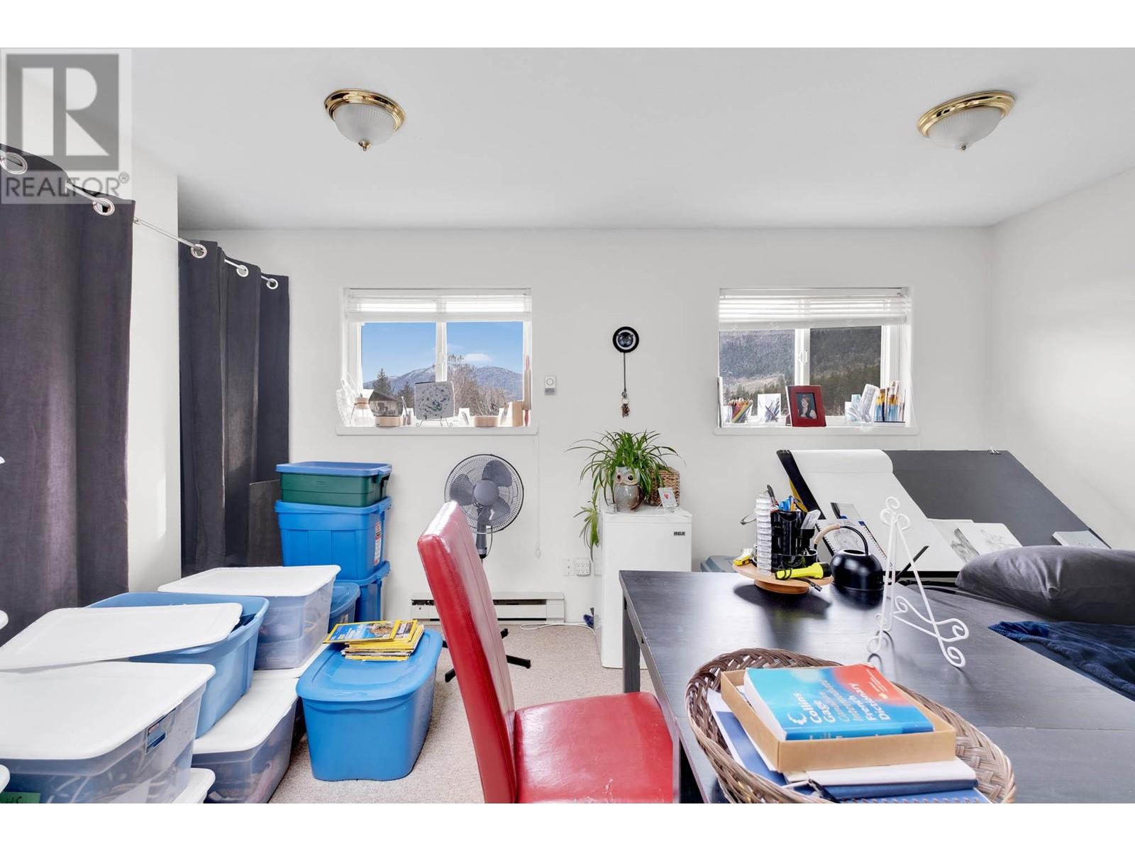 5028 Elliott Avenue, Peachland