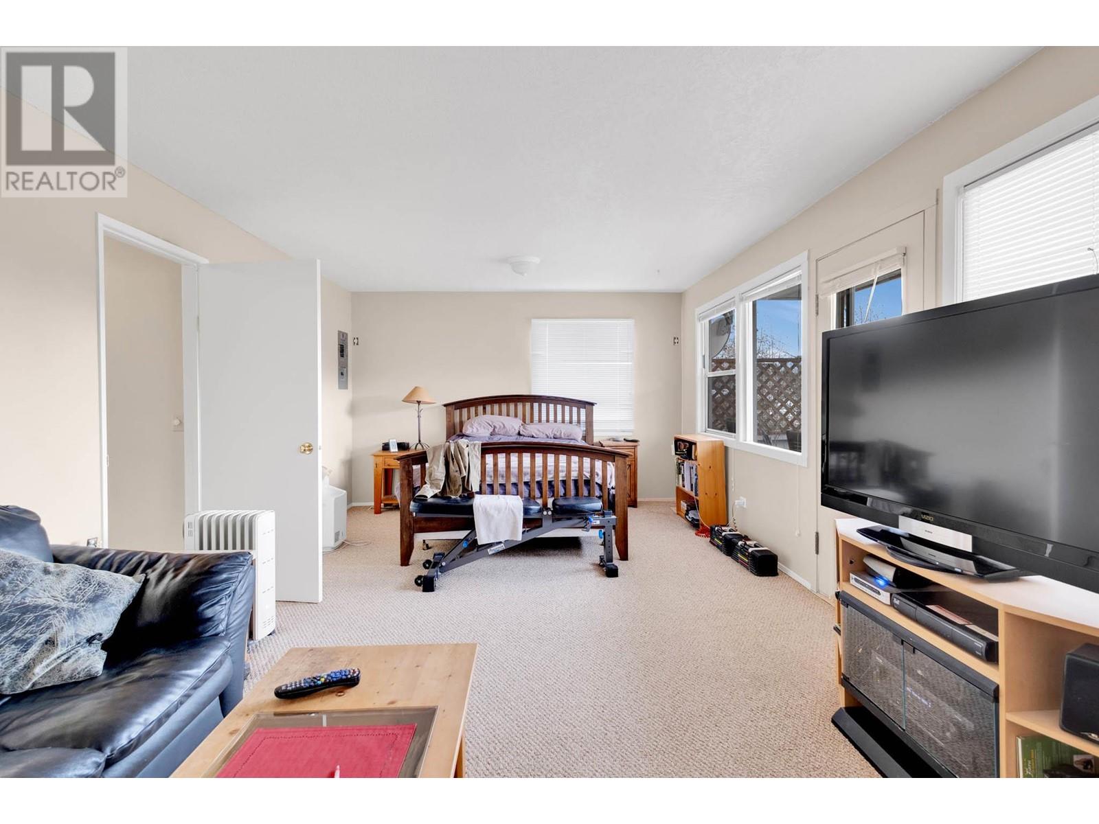 5028 Elliott Avenue, Peachland