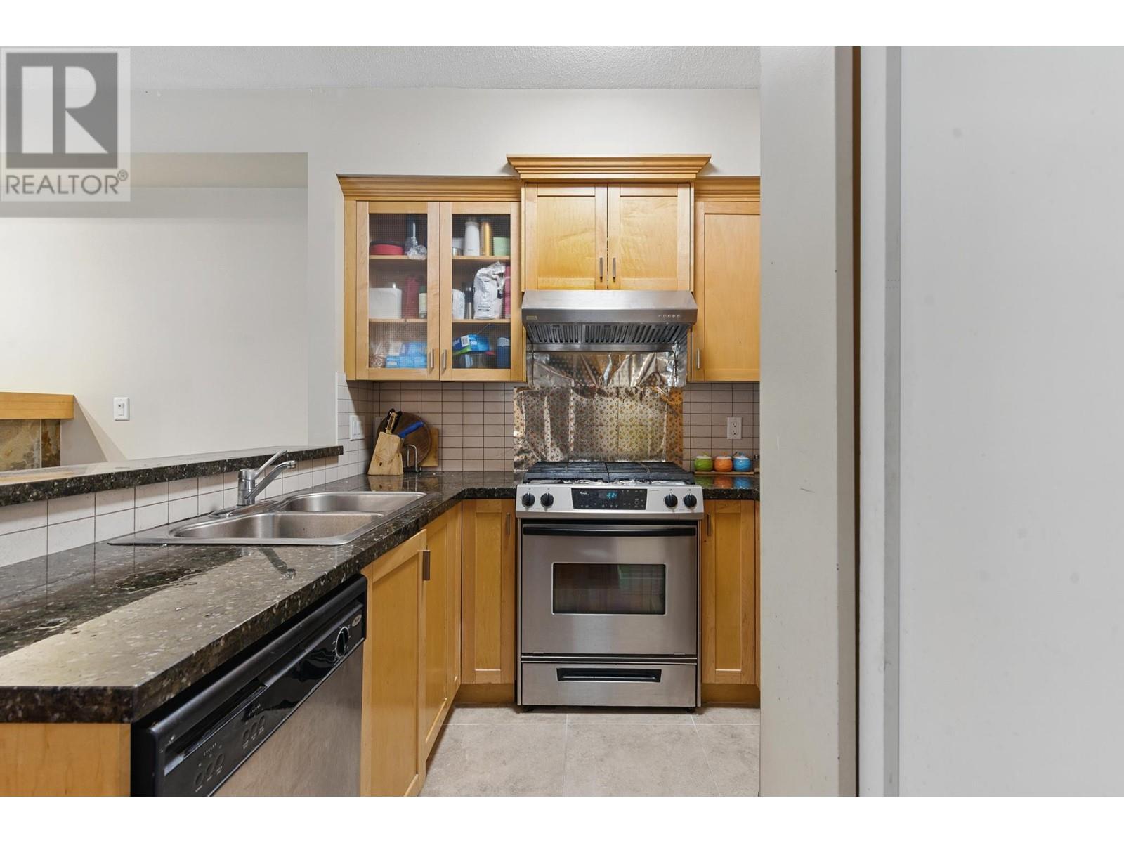 Photo 14 of 45 7388 Macpherson Avenue, Burnaby BC