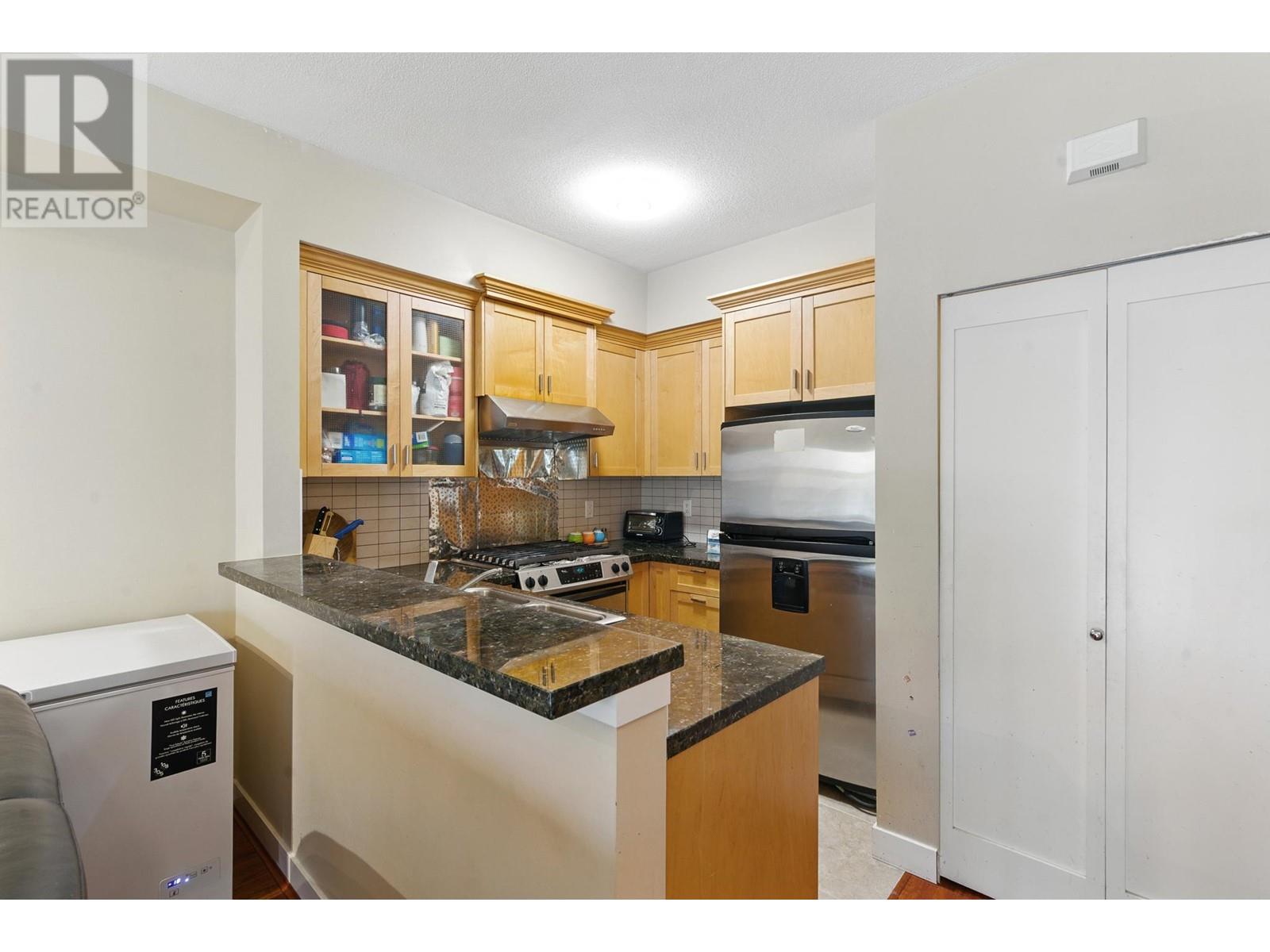 Photo 15 of 45 7388 Macpherson Avenue, Burnaby BC