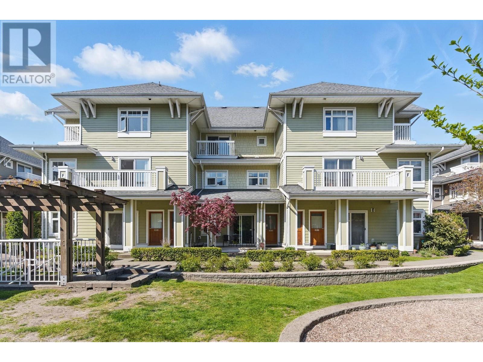 Photo 2 of 45 7388 Macpherson Avenue, Burnaby BC