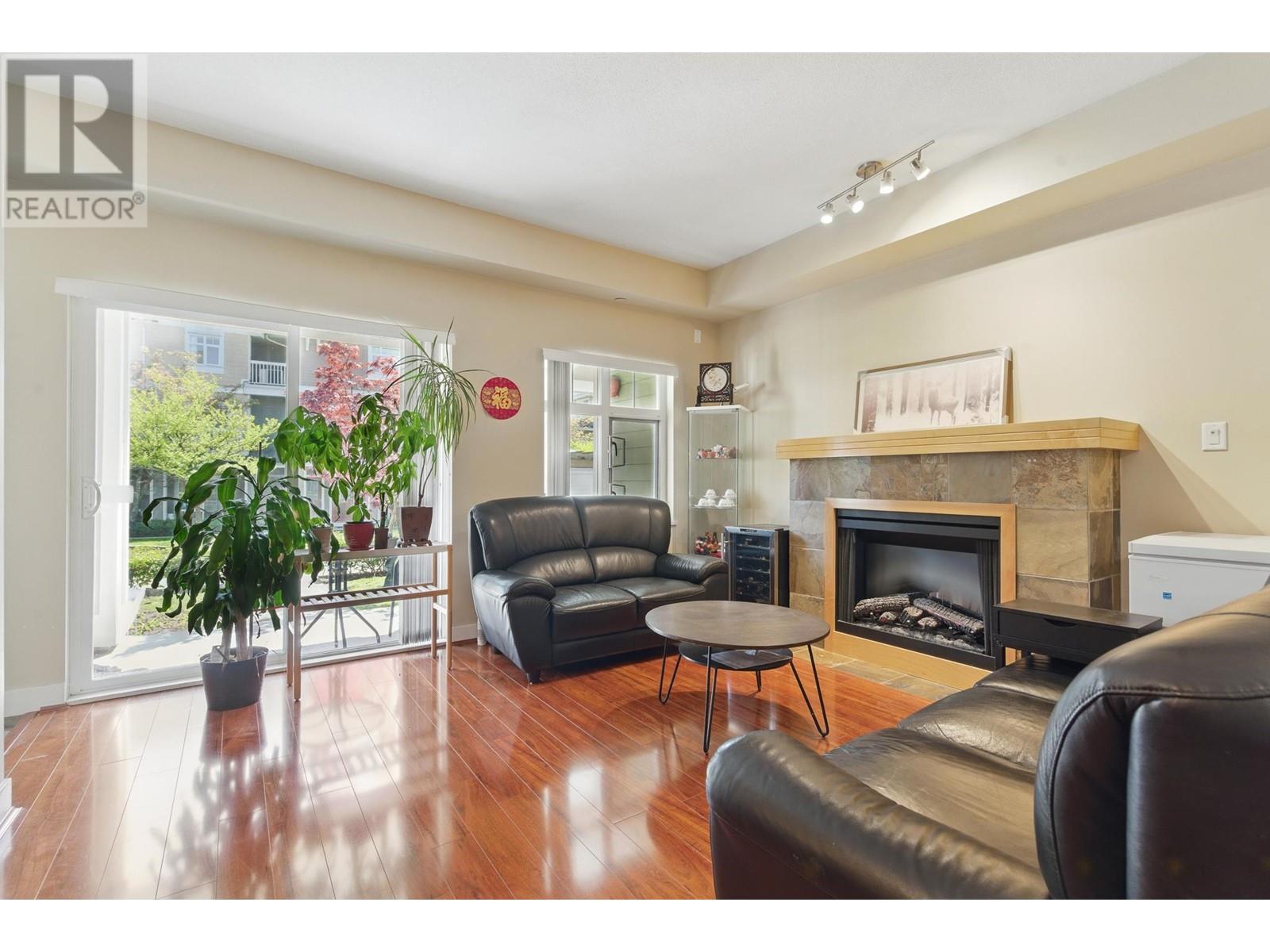Photo 7 of 45 7388 Macpherson Avenue, Burnaby BC