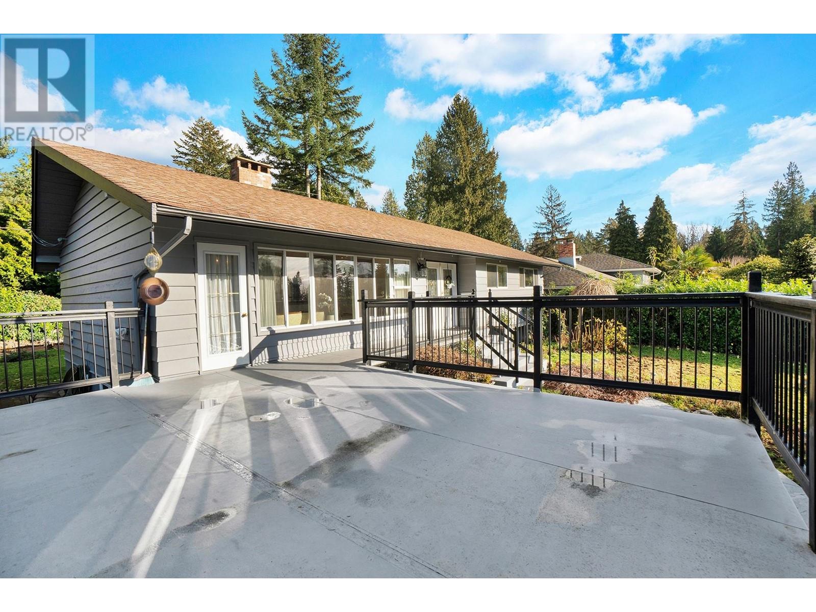 638 ELSTREE PLACE, North Vancouver