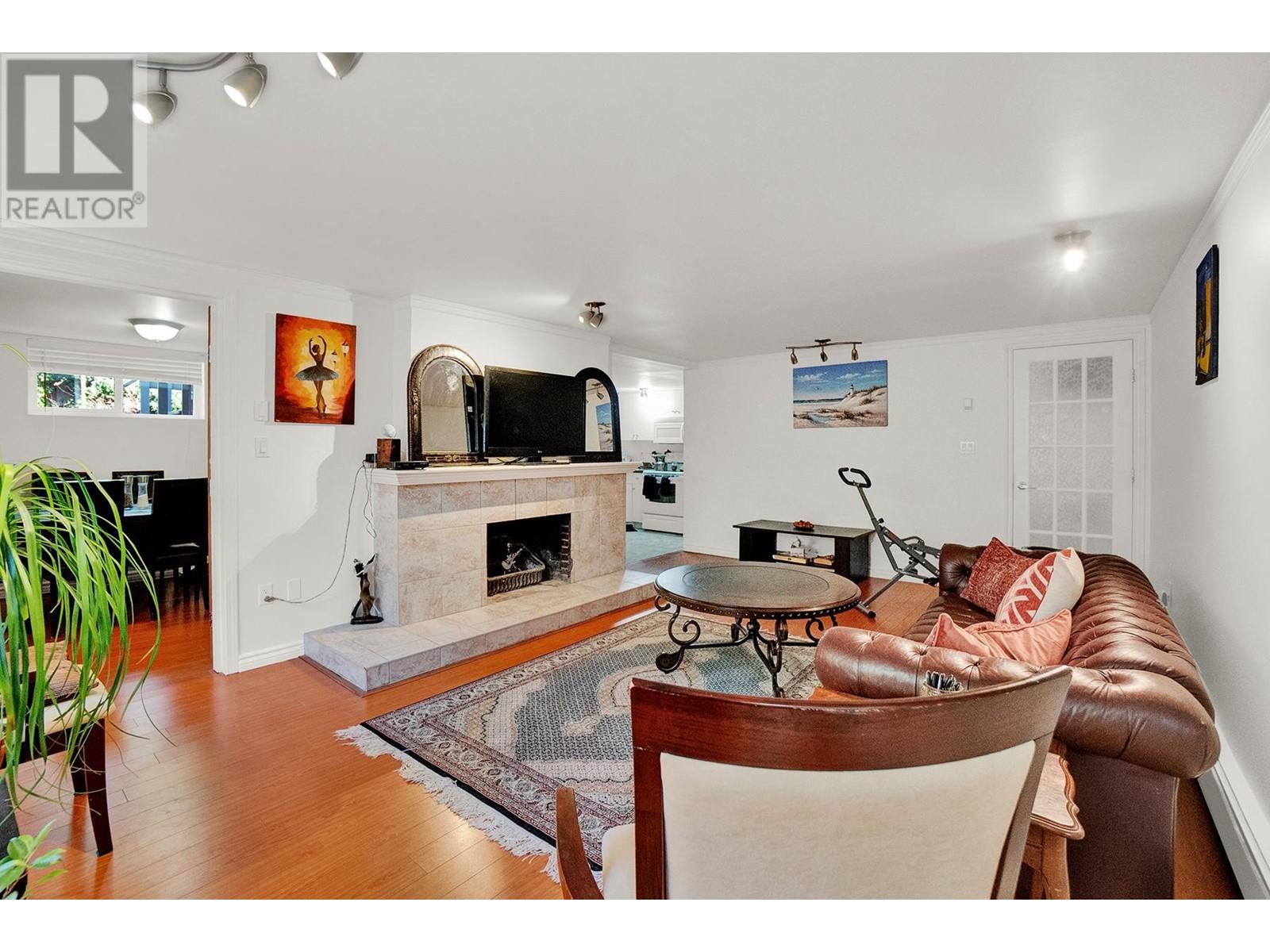 638 ELSTREE PLACE, North Vancouver