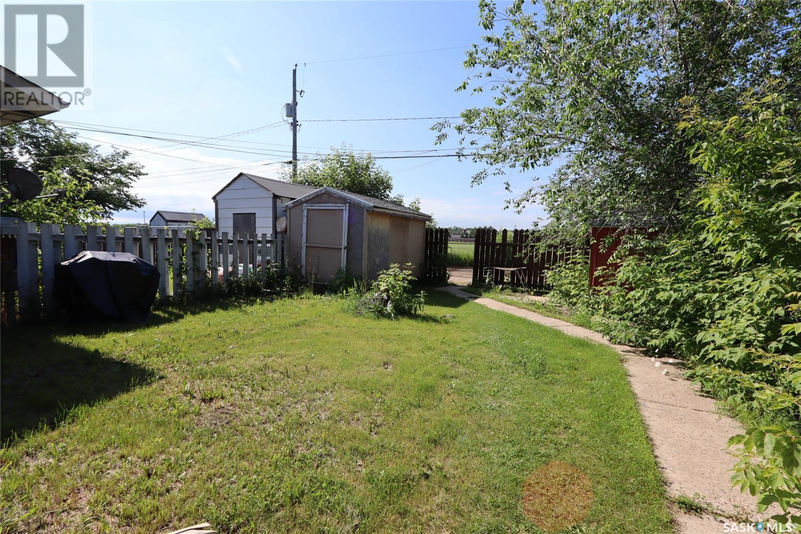 Photo 10 of 835 7th Street E, Prince Albert SK