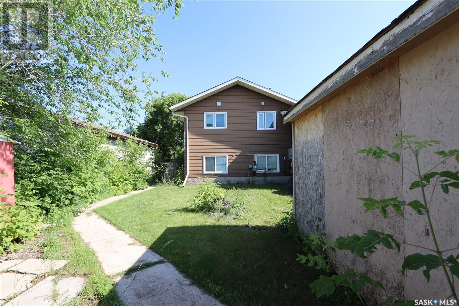 Photo 2 of 835 7th Street E, Prince Albert SK