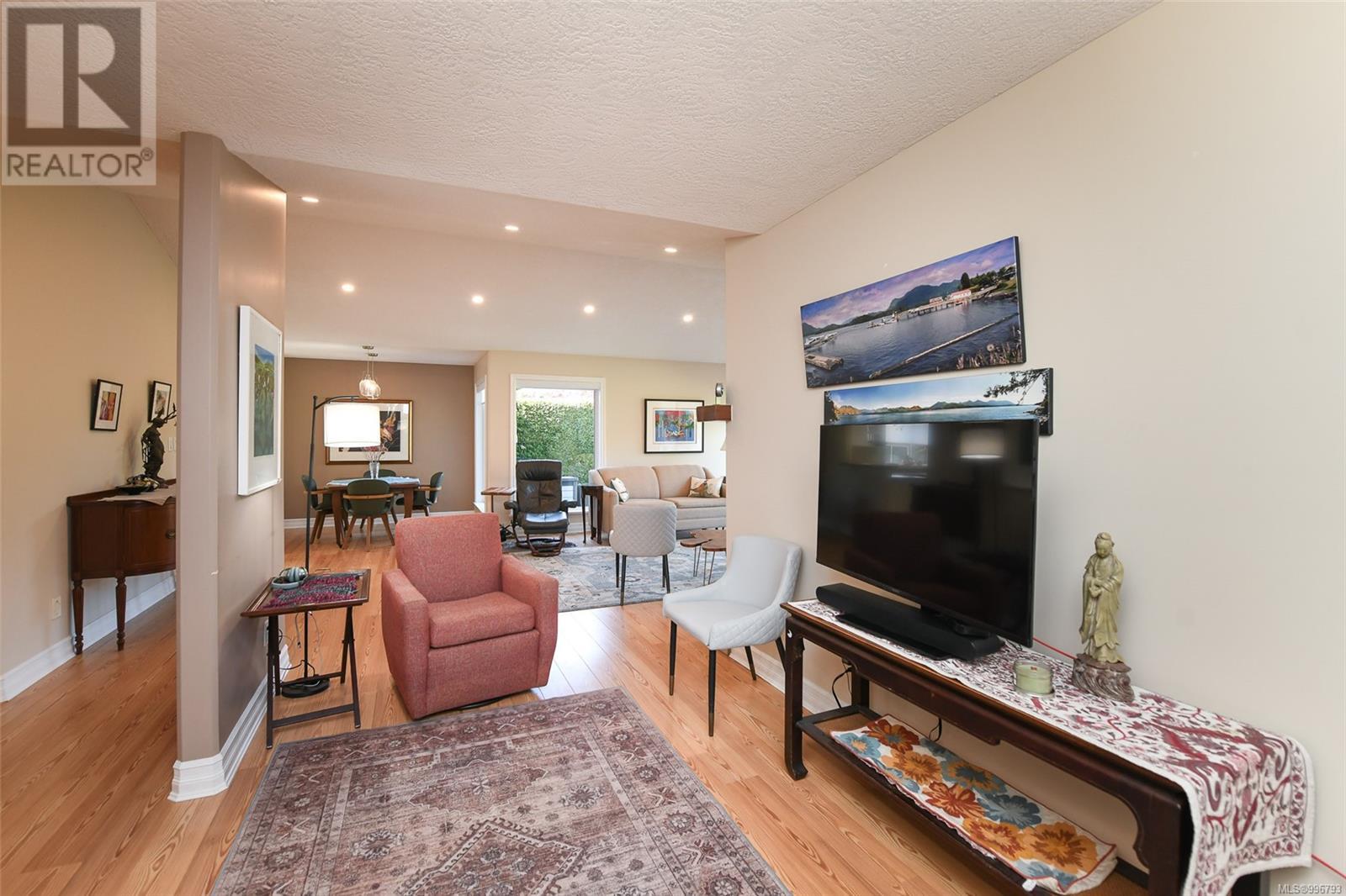 21 351 Church St, Comox
