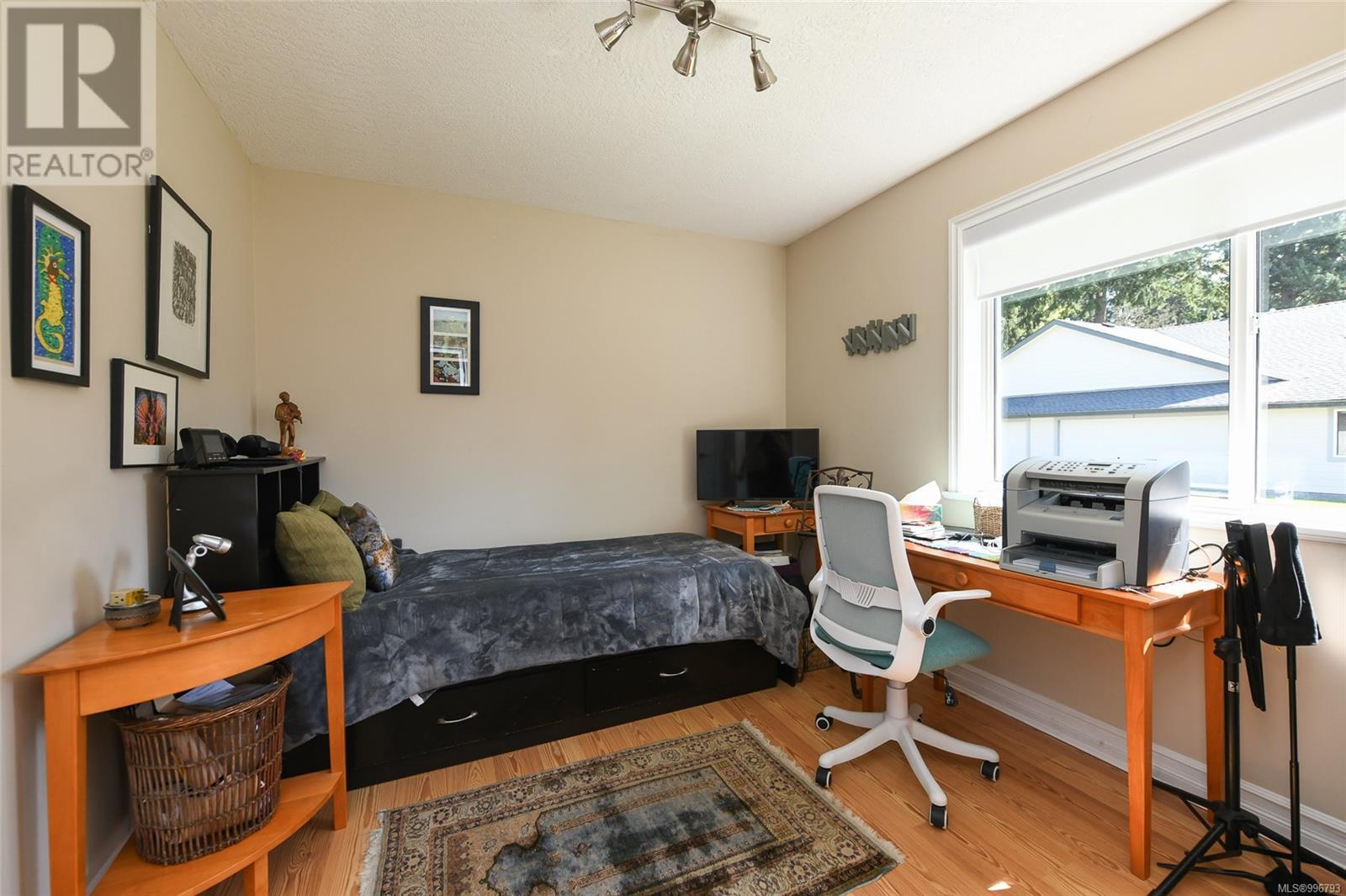 21 351 Church St, Comox