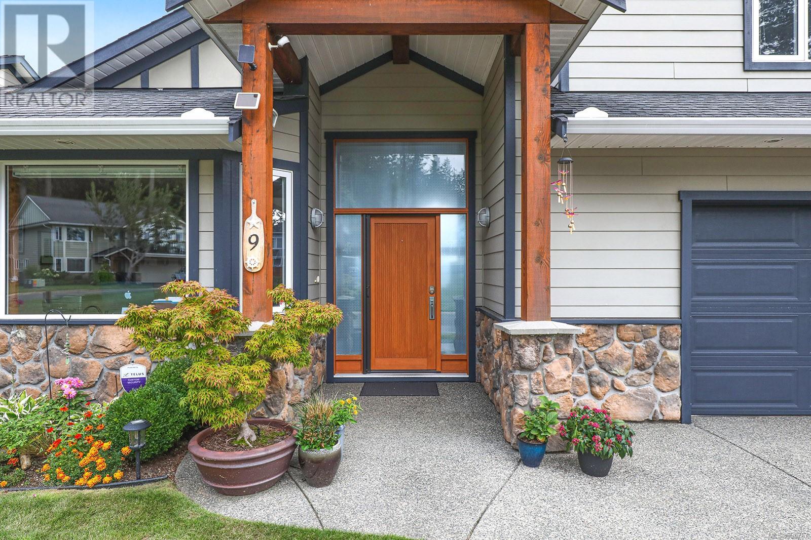 9 4320 Garrod Rd, Bowser