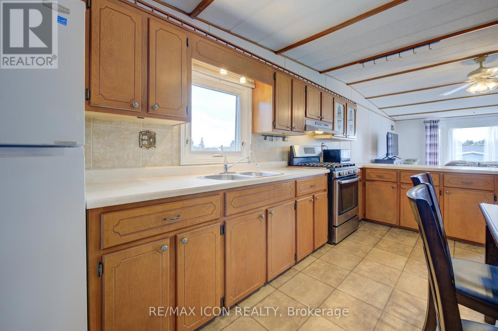 Photo 8 of 25 Grand Vista Crescent, Wellington North ON