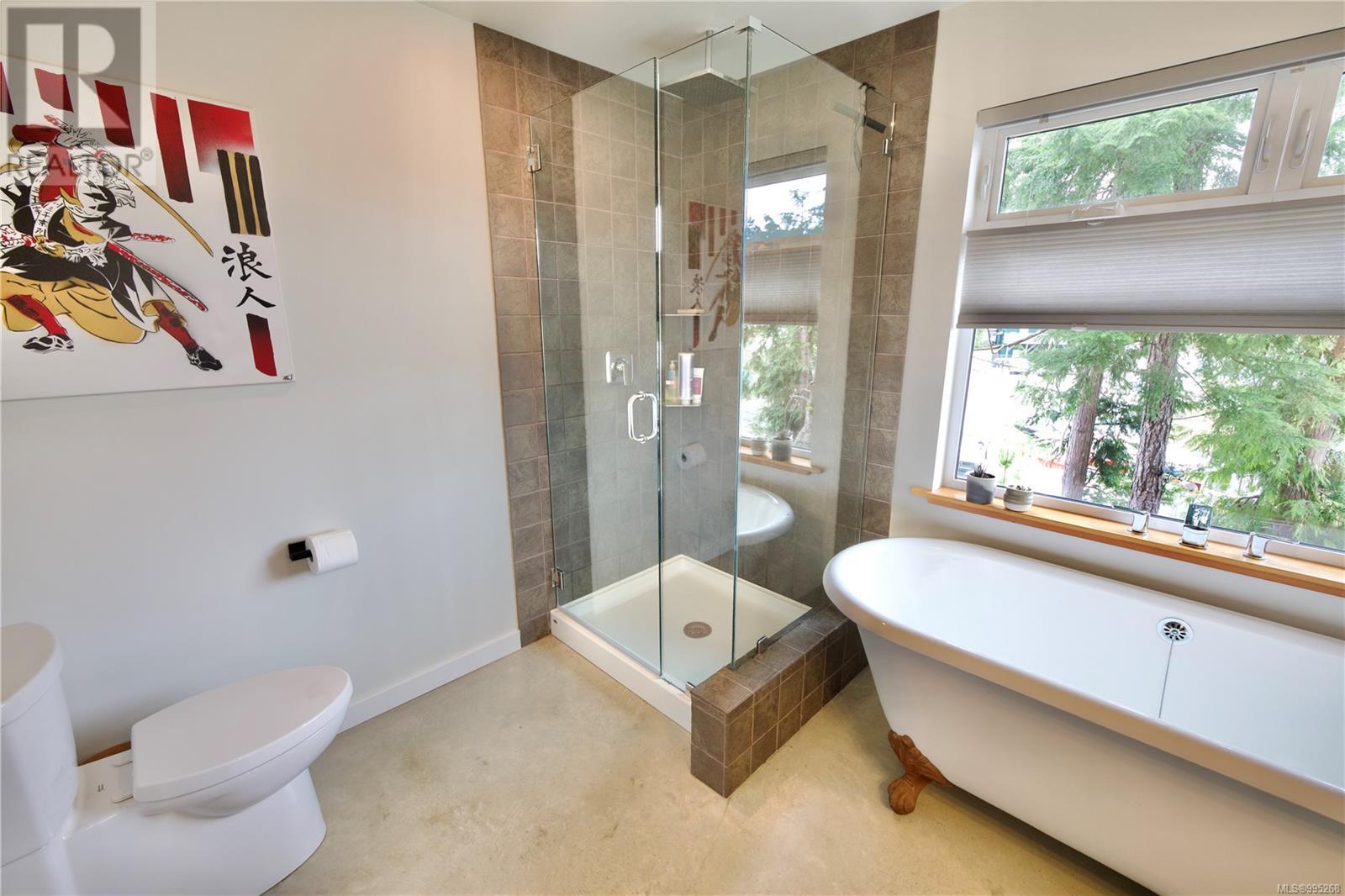 623 Yew Wood Rd, Tofino