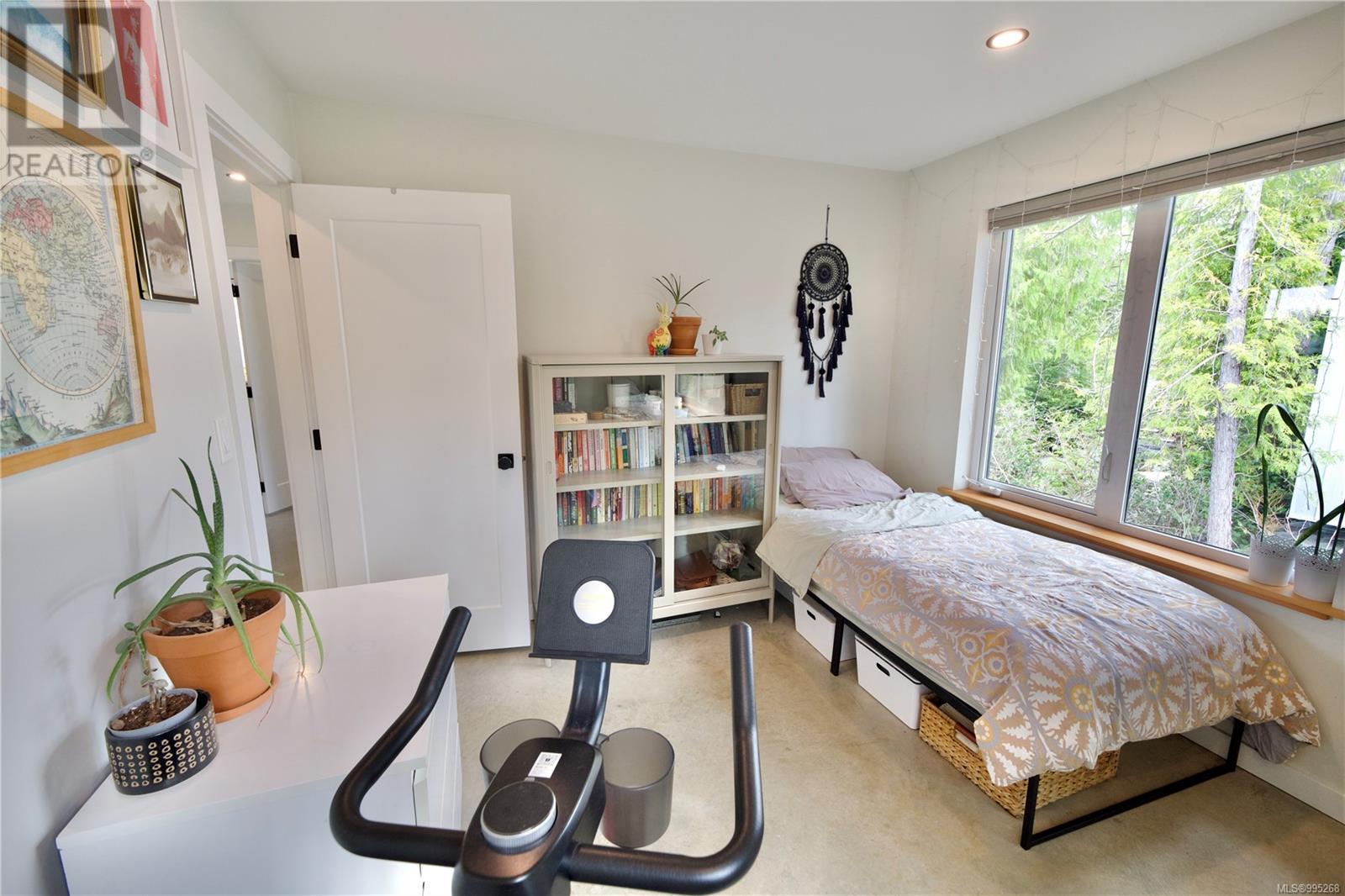 623 Yew Wood Rd, Tofino