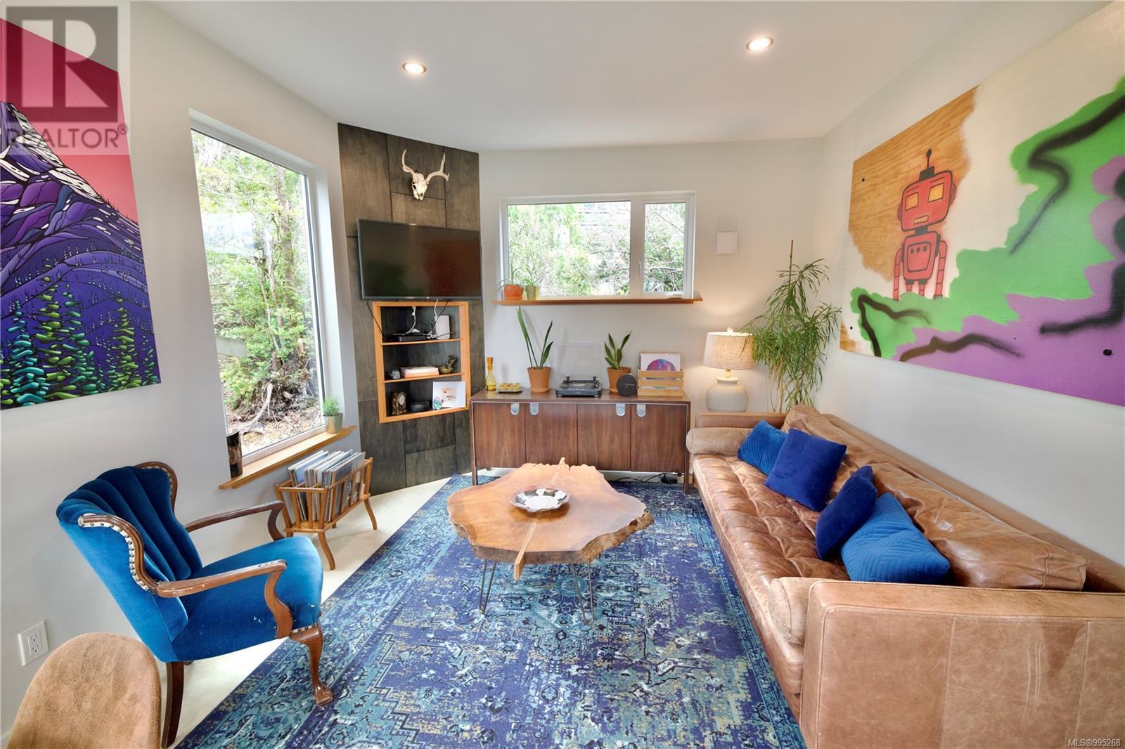 623 Yew Wood Rd, Tofino