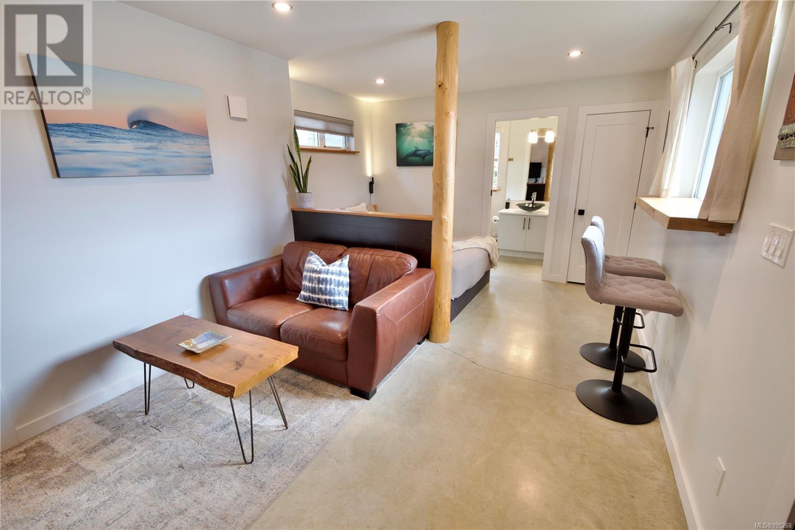 623 Yew Wood Rd, Tofino