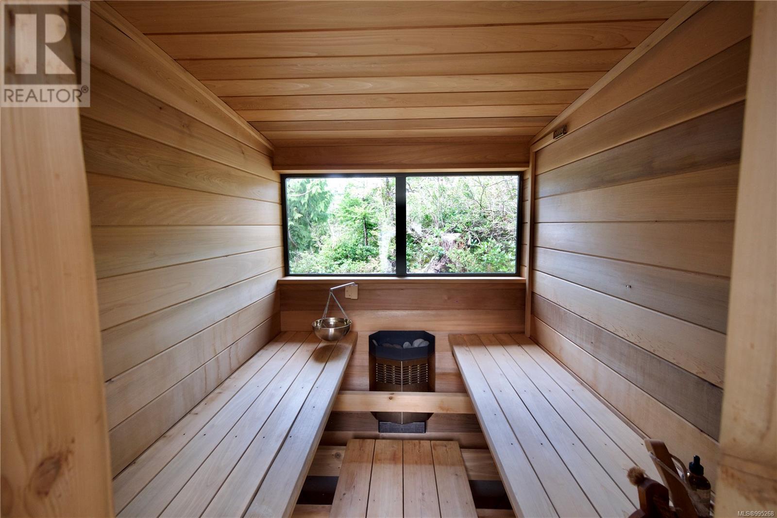 623 Yew Wood Rd, Tofino