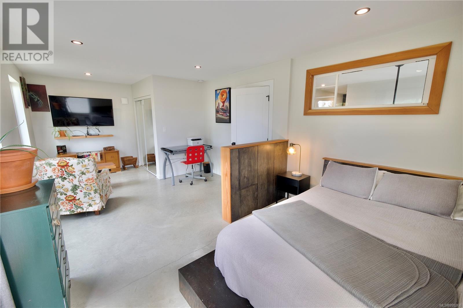 623 Yew Wood Rd, Tofino