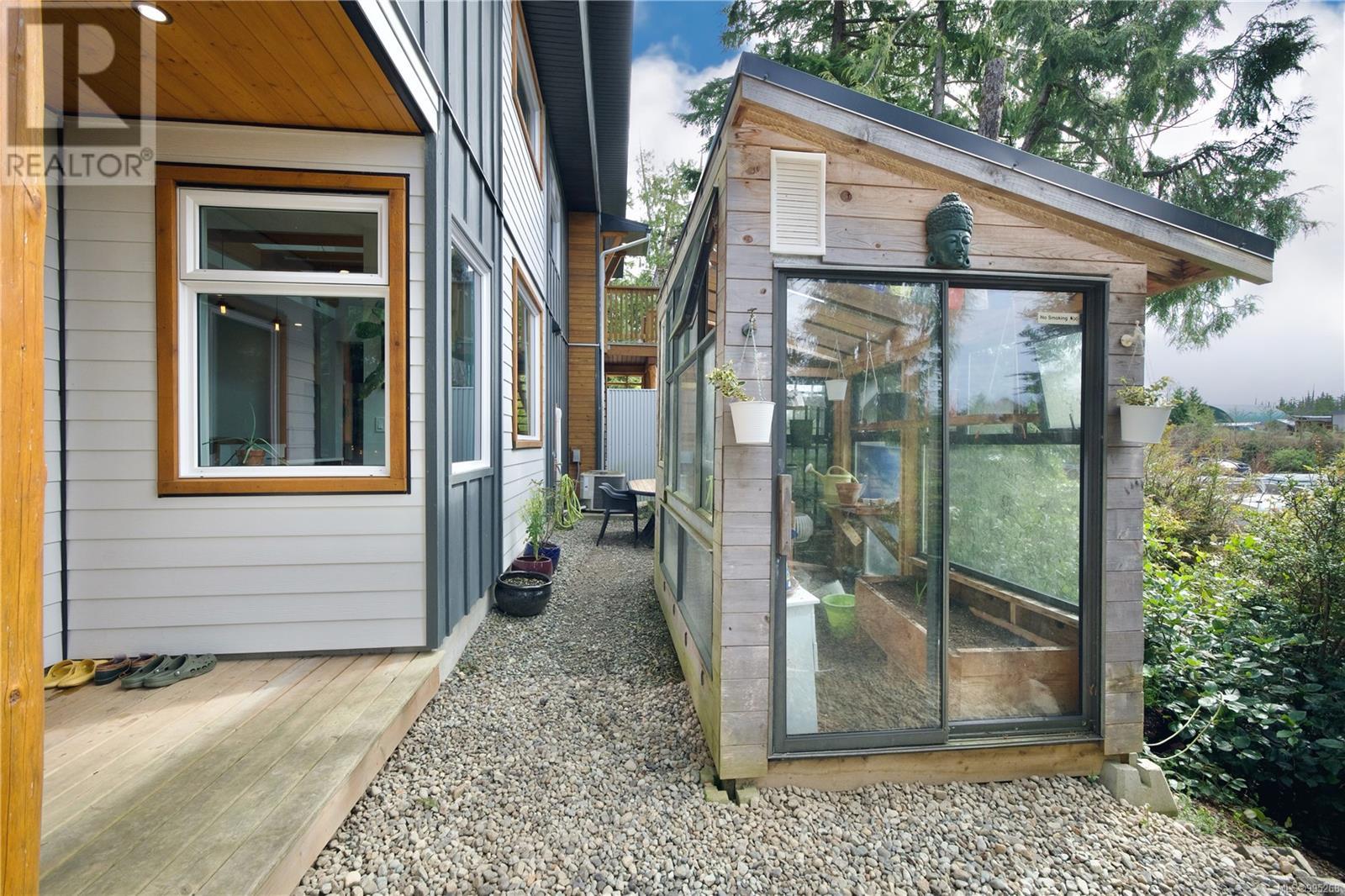 623 Yew Wood Rd, Tofino