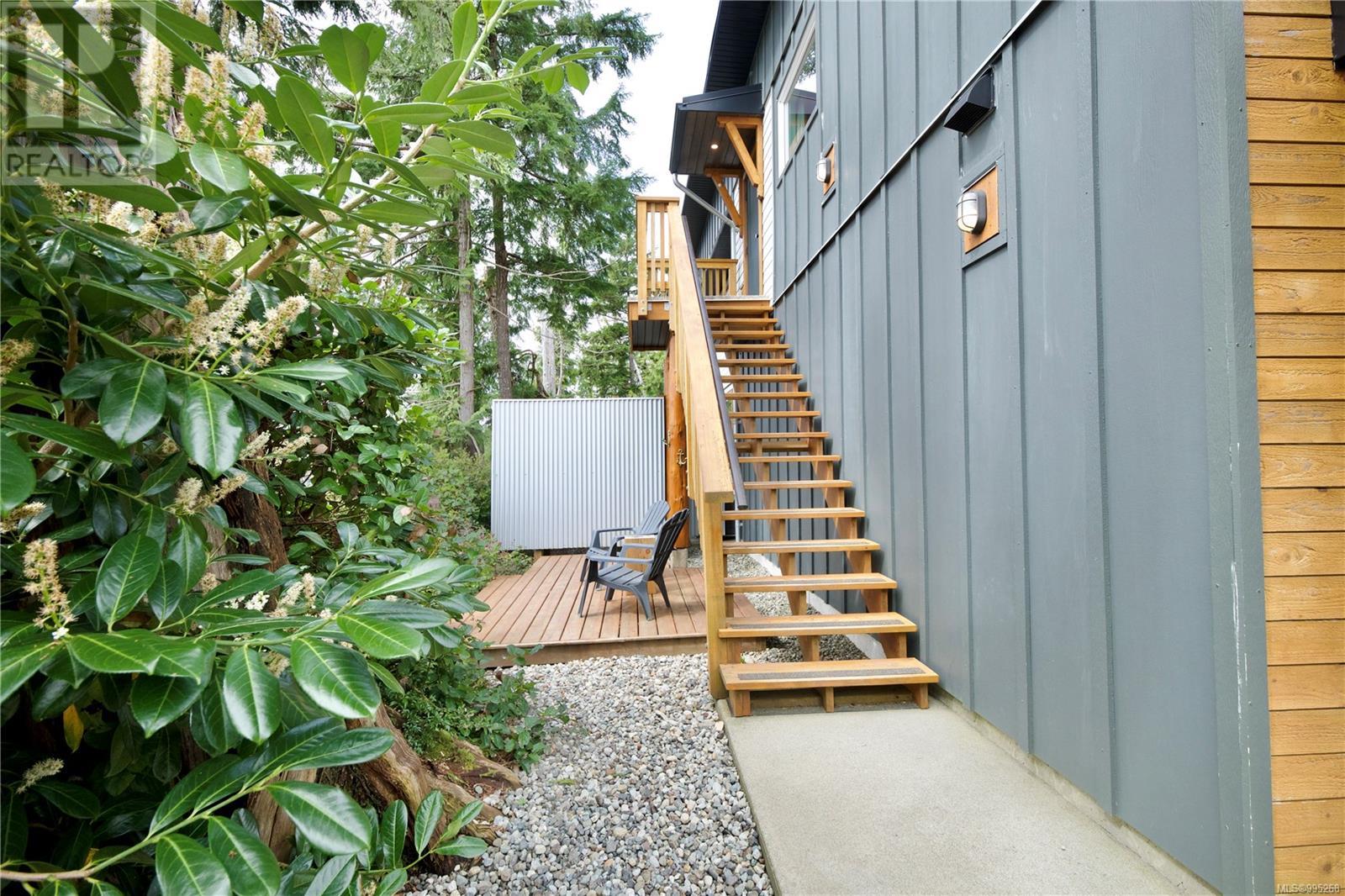 623 Yew Wood Rd, Tofino