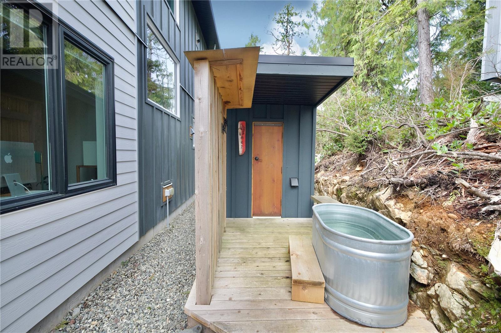 623 Yew Wood Rd, Tofino