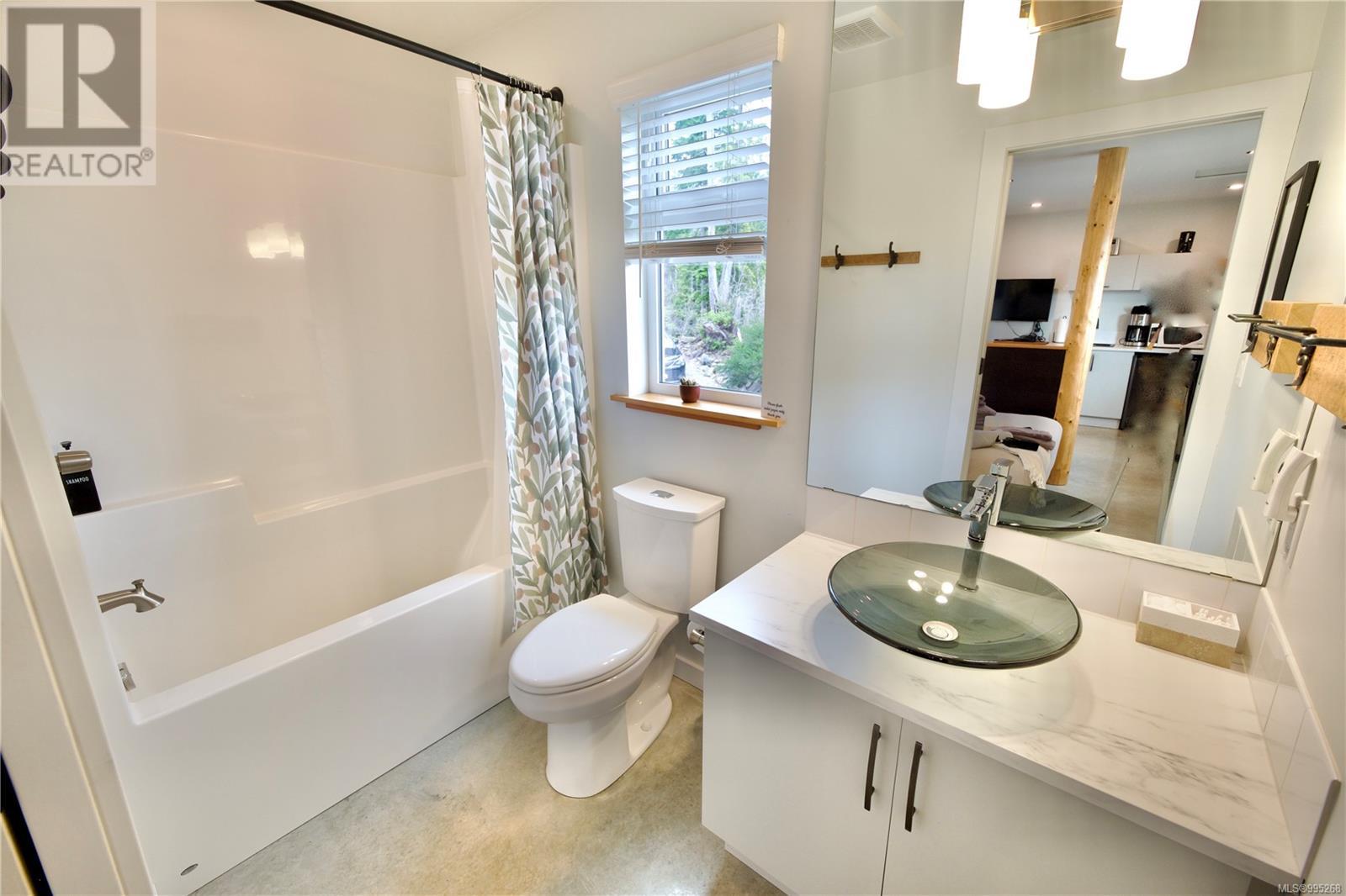 623 Yew Wood Rd, Tofino