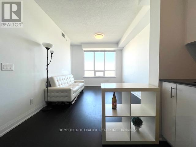 Photo 8 of 710 9582 Markham Road, Markham ON