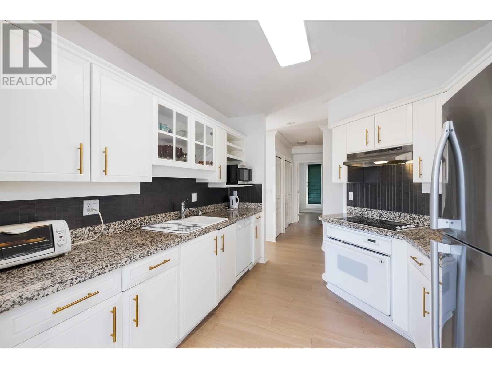 201 588 16TH STREET, West Vancouver real estate listing R2970780