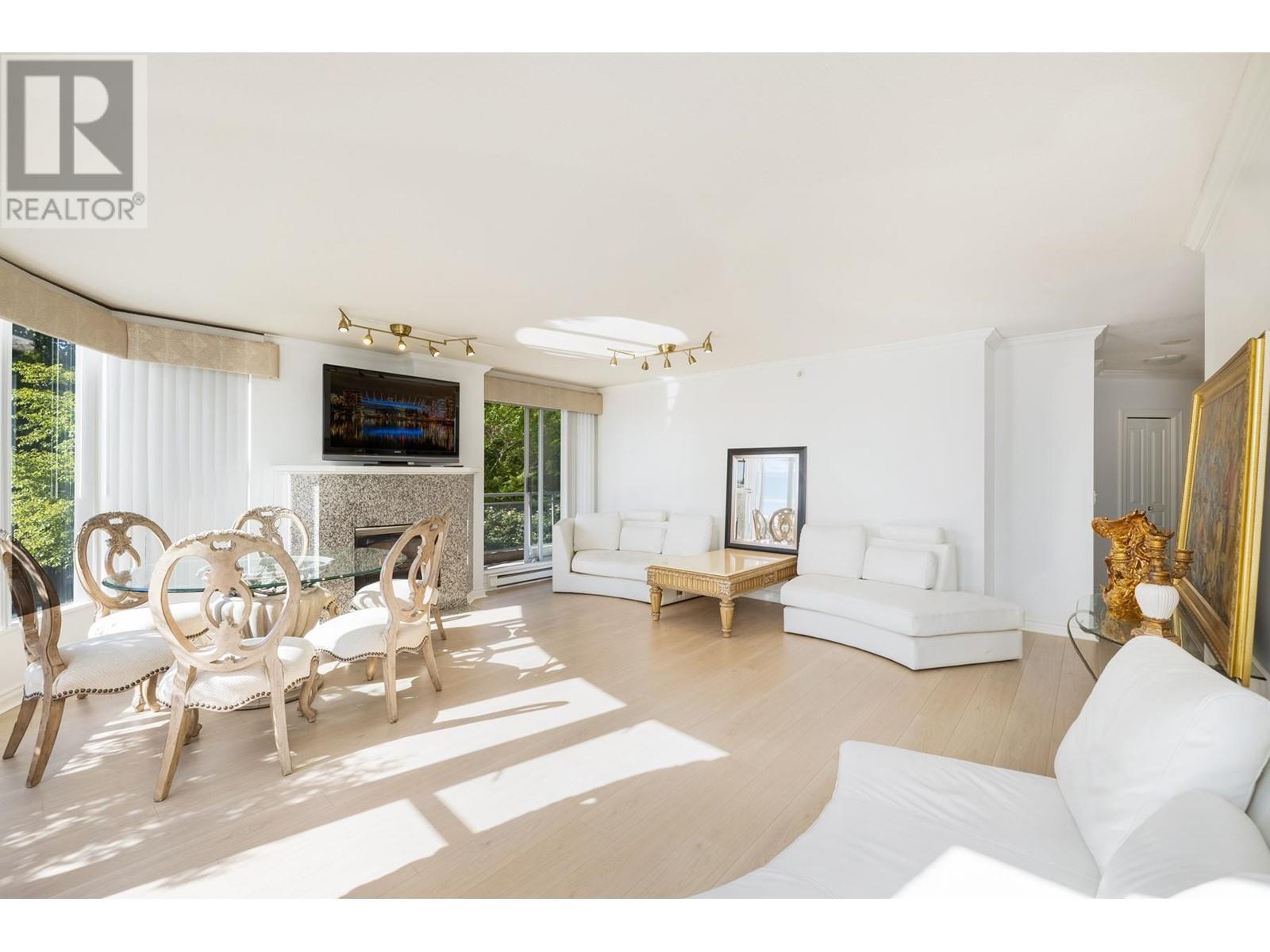 201 588 16TH STREET, West Vancouver real estate listing R2970780