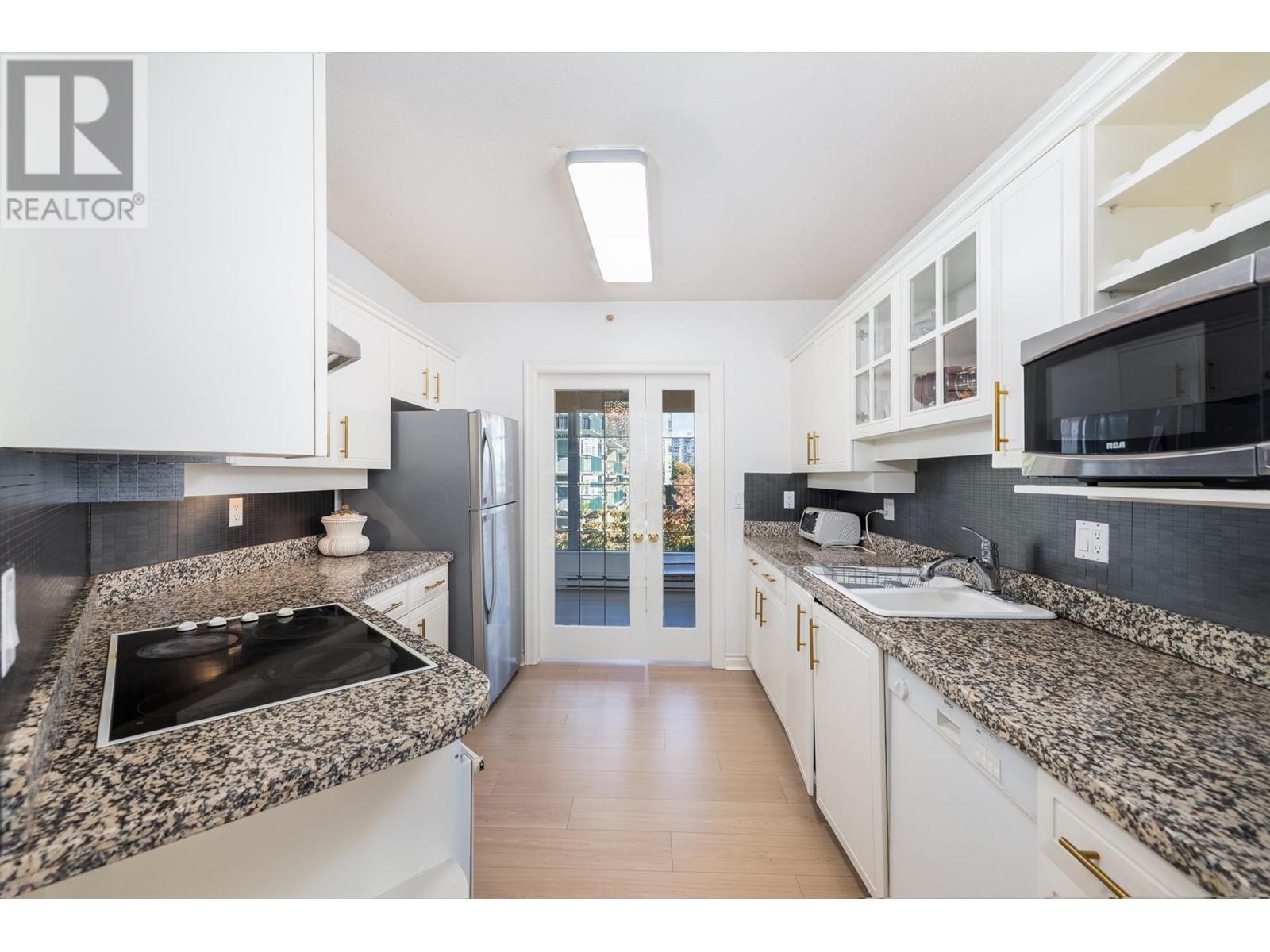 201 588 16TH STREET, West Vancouver real estate listing R2970780