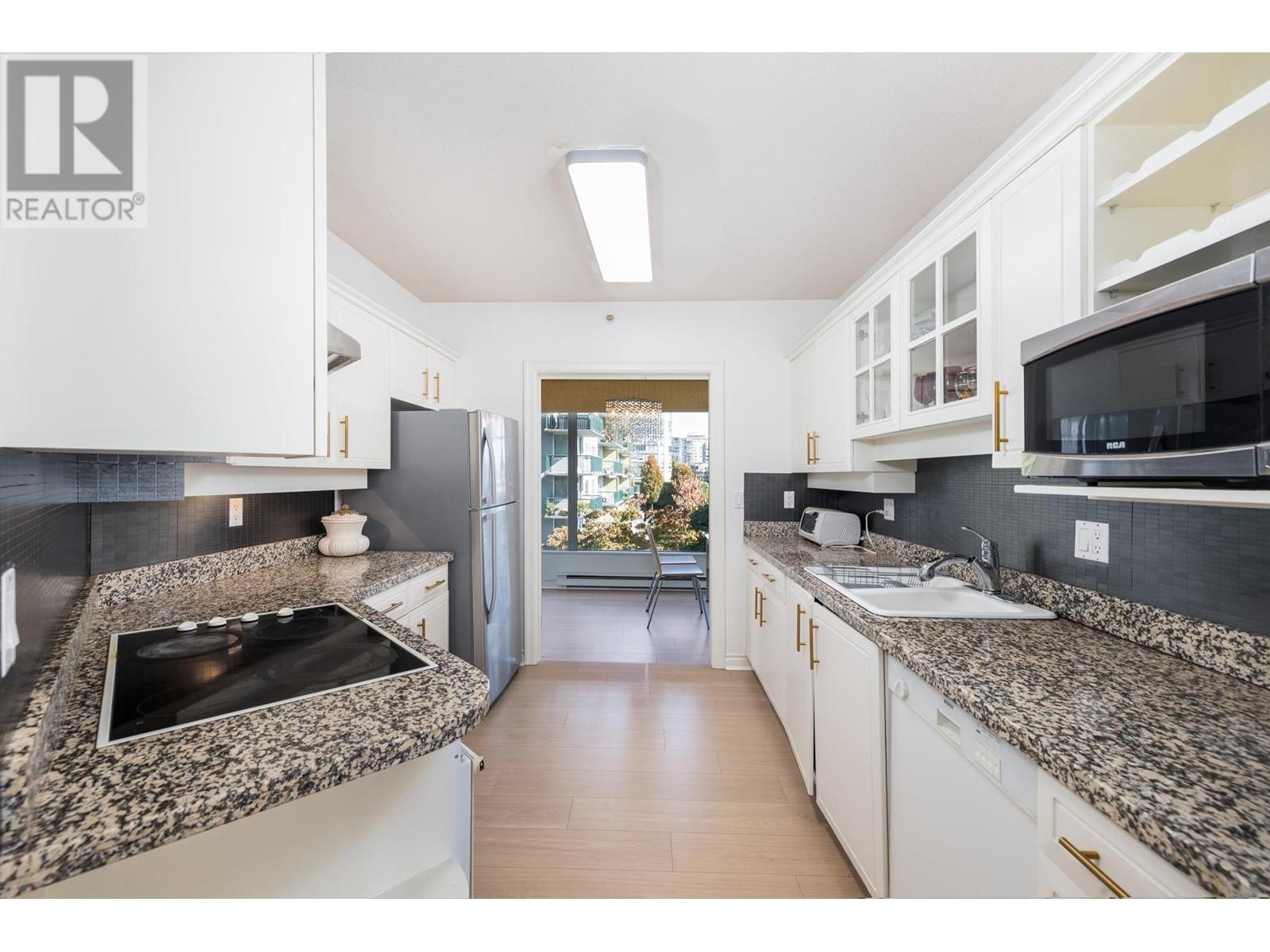201 588 16TH STREET, West Vancouver real estate listing R2970780