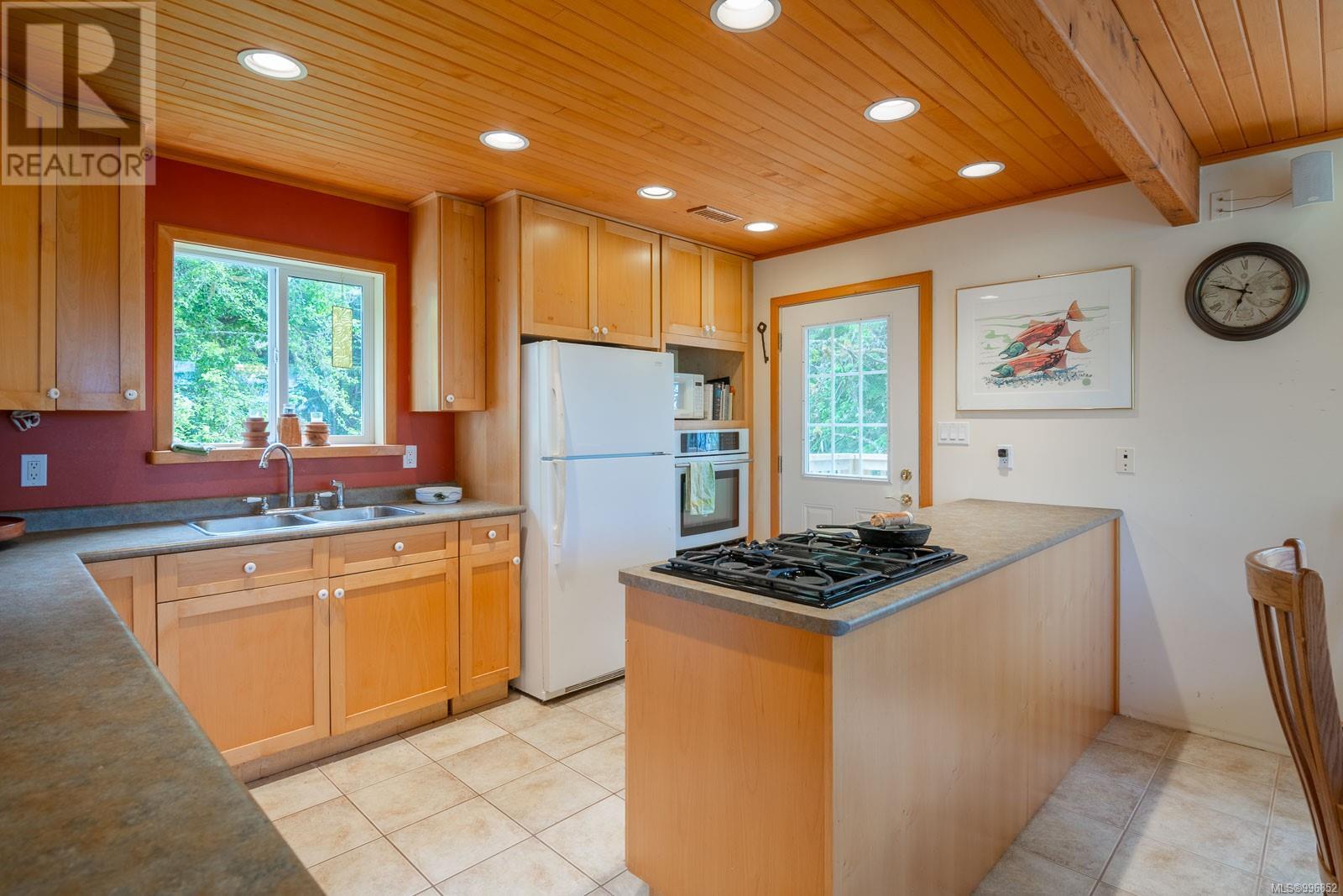 100 Mathers Lane, Bamfield