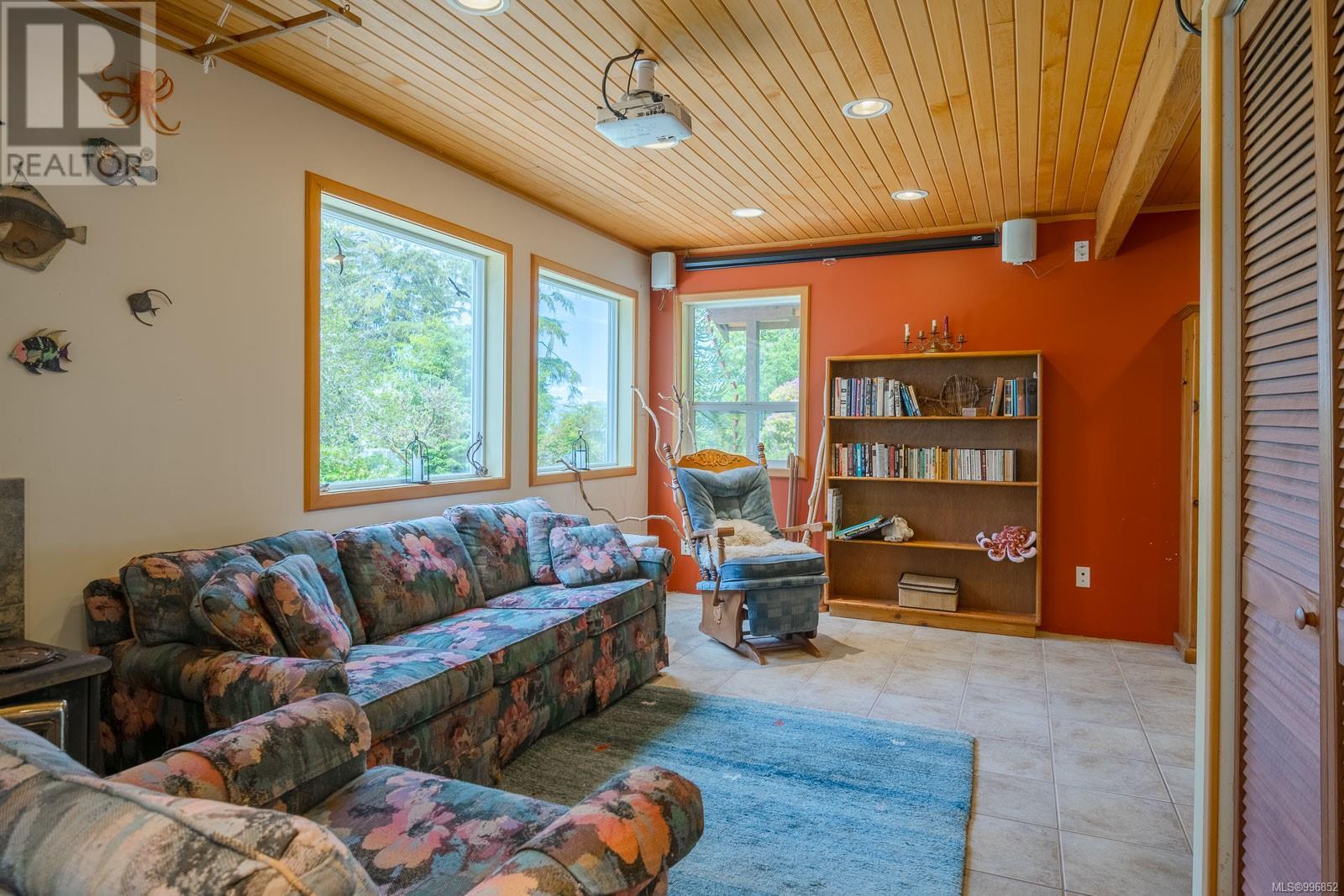 100 Mathers Lane, Bamfield