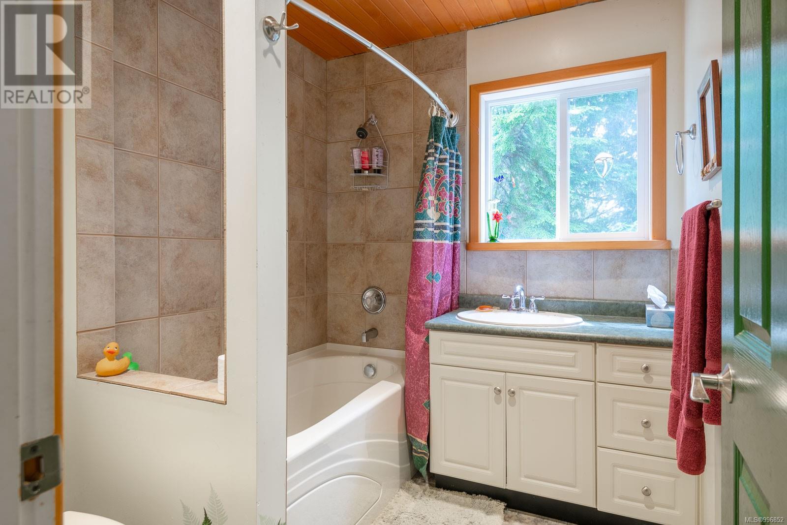 100 Mathers Lane, Bamfield
